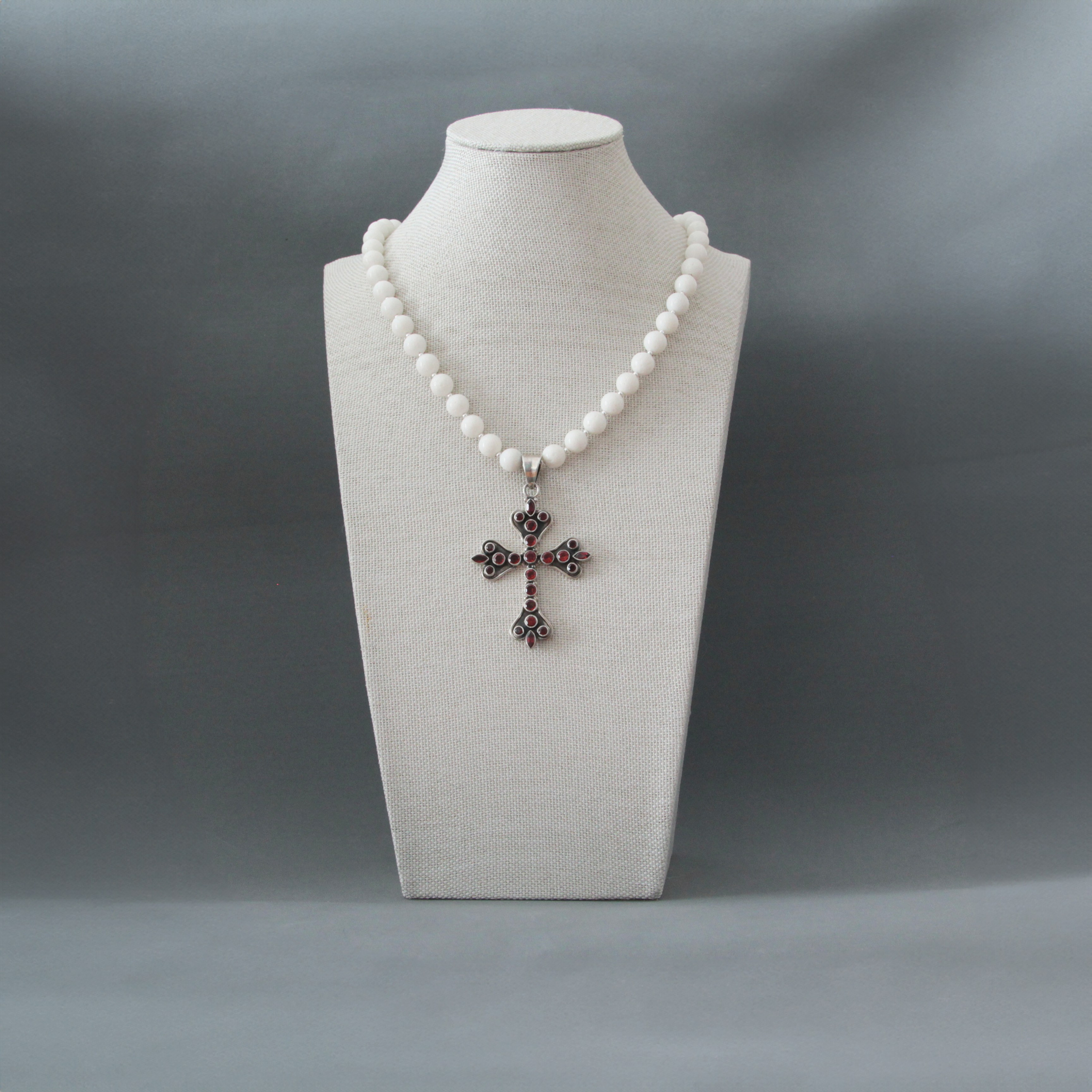 Coral and cross. Современнные и актикварные украшения в Барселоне, Москве и Санкт-Петербурге