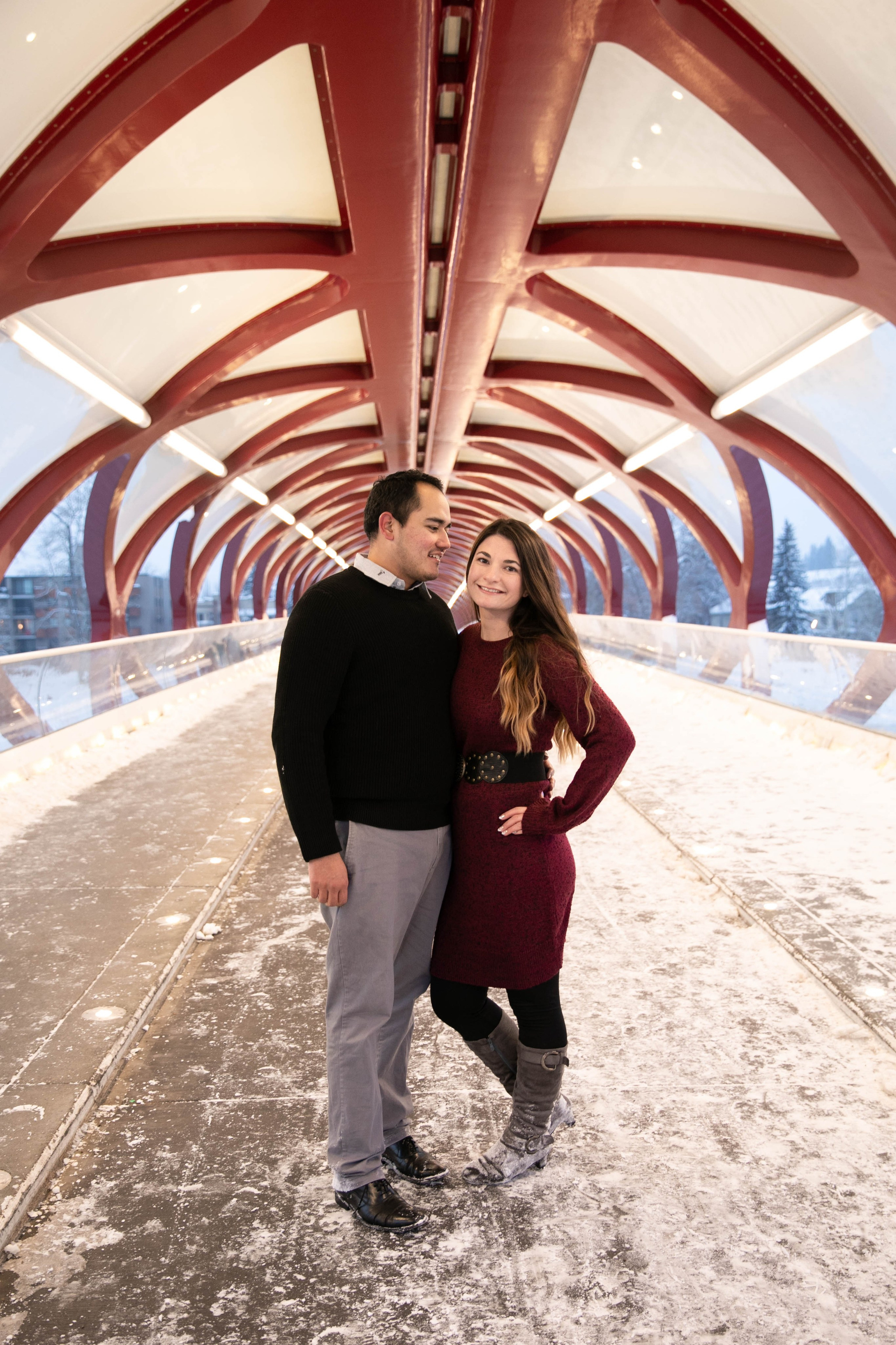 Iván & Andrada — Princes Island Engagement. Fotografía accesible en Calgary
