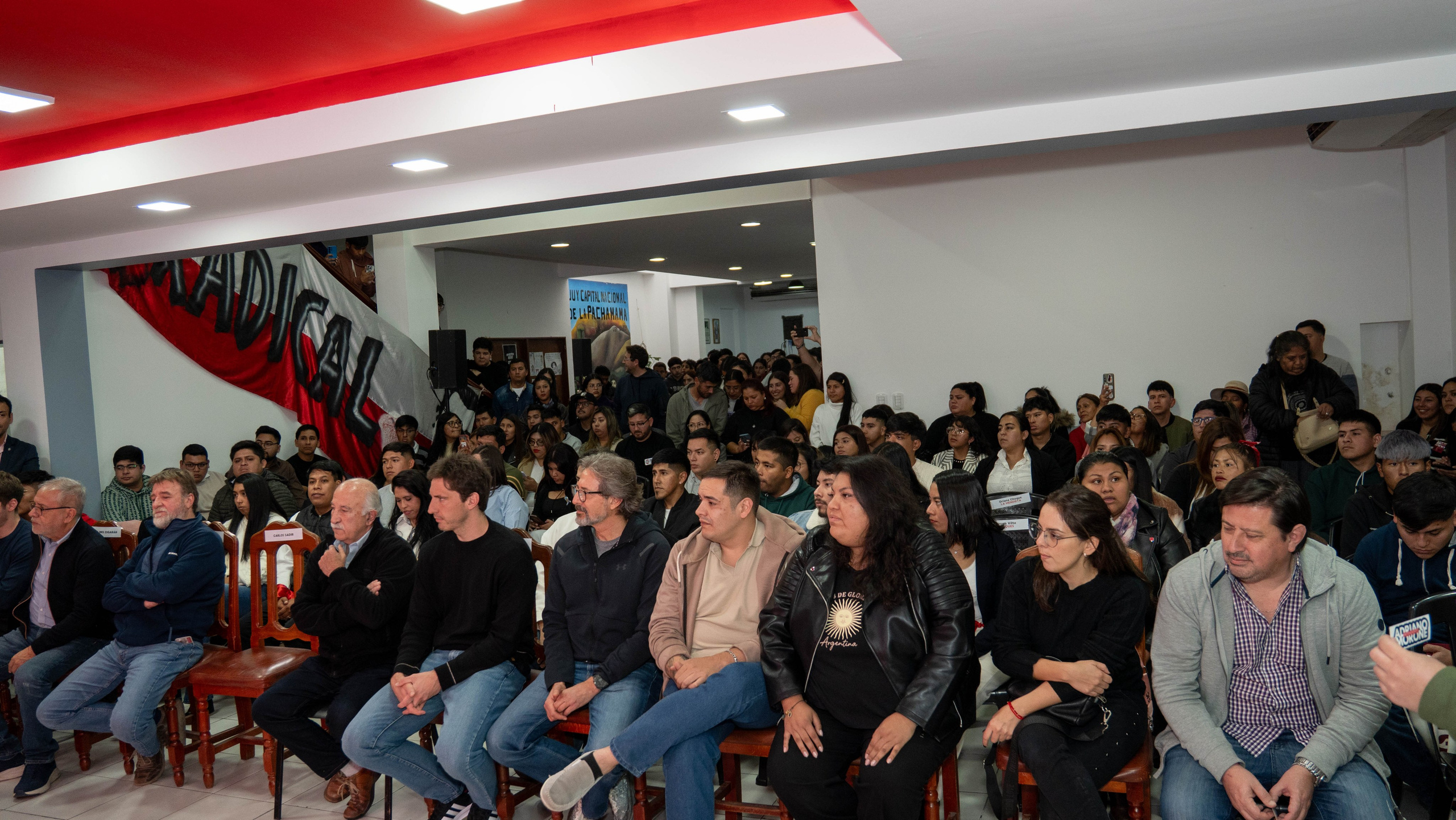 Asunción de autoridades de la Juventud Radical. Cuarta Pared