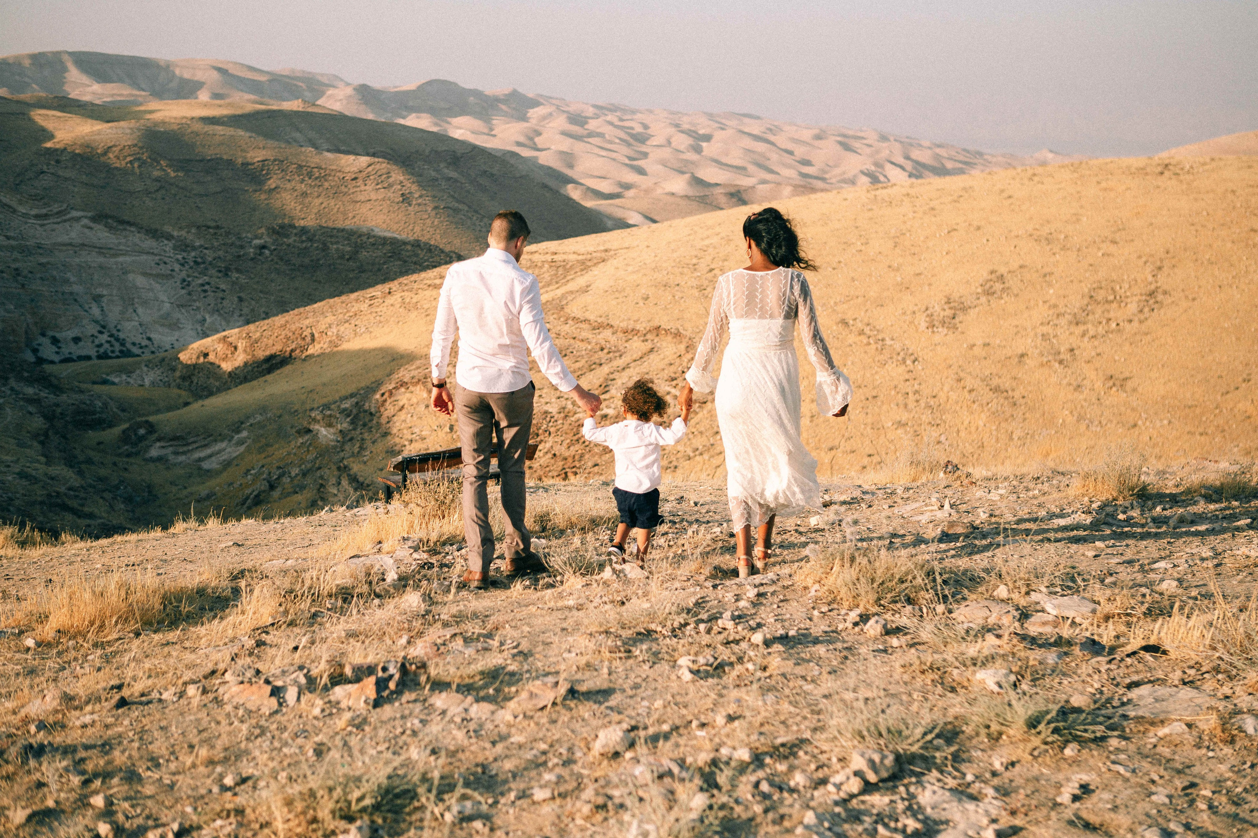 PHOTO SESSION IN THE DESERT NEAR MAALE ADUMIM. PHOTOGRAPHER IN ISRAEL