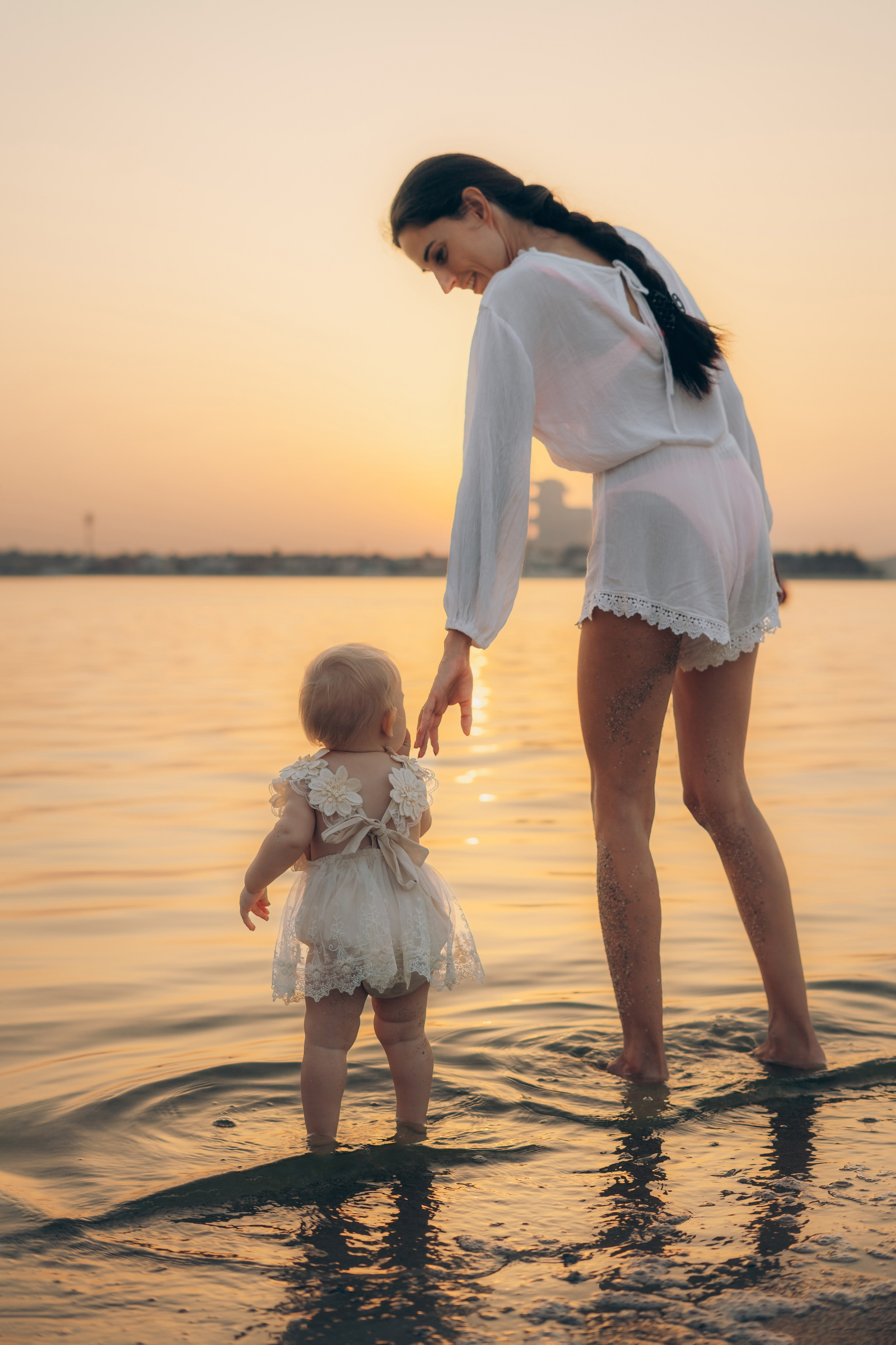 Beauty of the sunset on the beach. Angela Iakovleva — Family Photographer in Dubai
