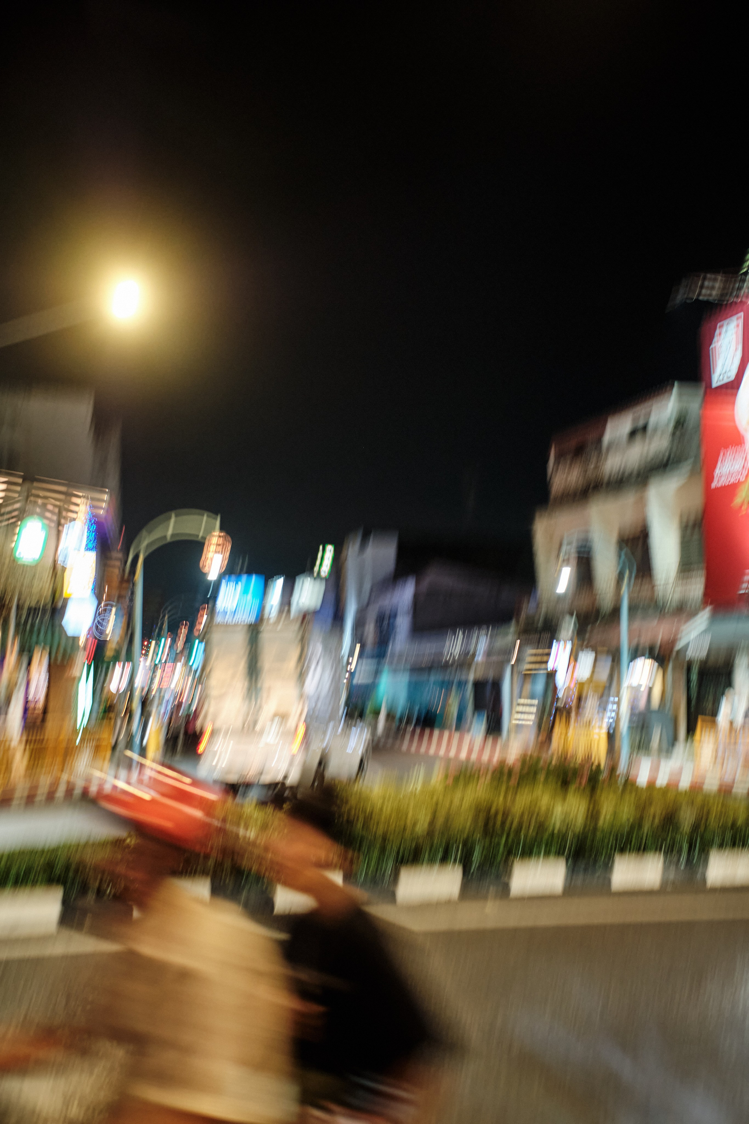 Phuket streets. New year. Portrait photographer Alena Novgorodtseva