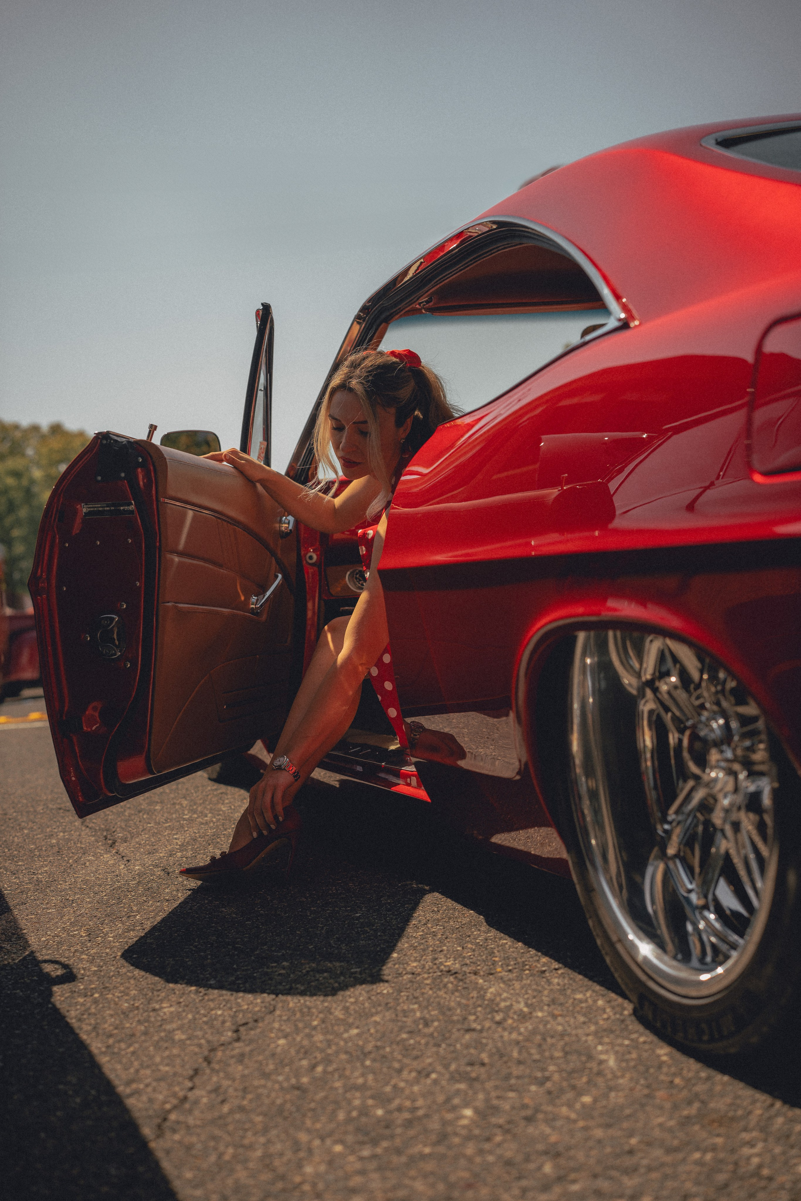 Woman portrait shoot. Let’s back to 50s. Portrait, family, maternity & wedding photography & videography in SoCal Kseni Vibe