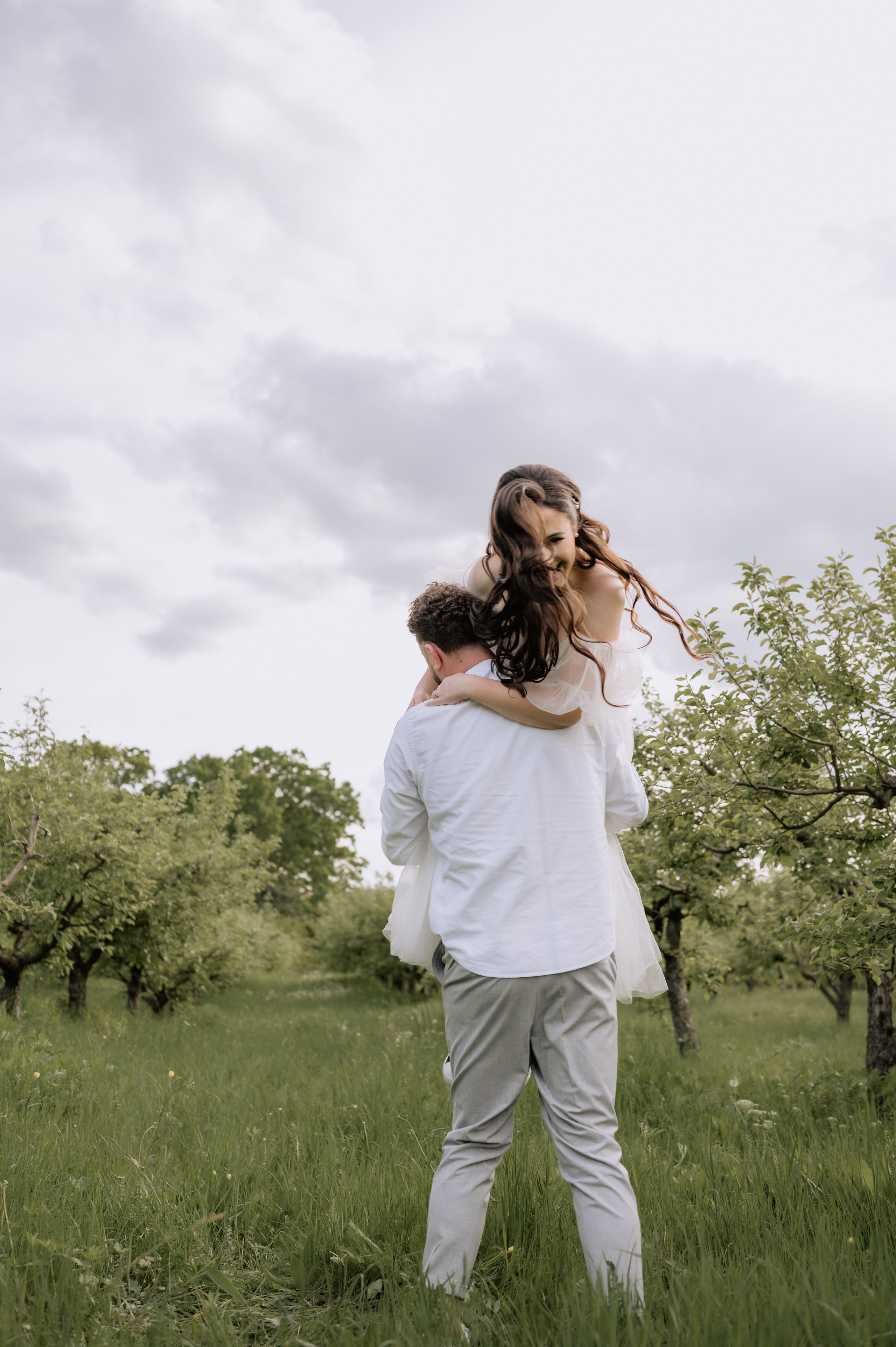 Magda + Andrei | Lovers in the garden. Proud Vision Weddings | Wedding Photography & Film — Servicii profesionale Foto Video Nunta Iasi