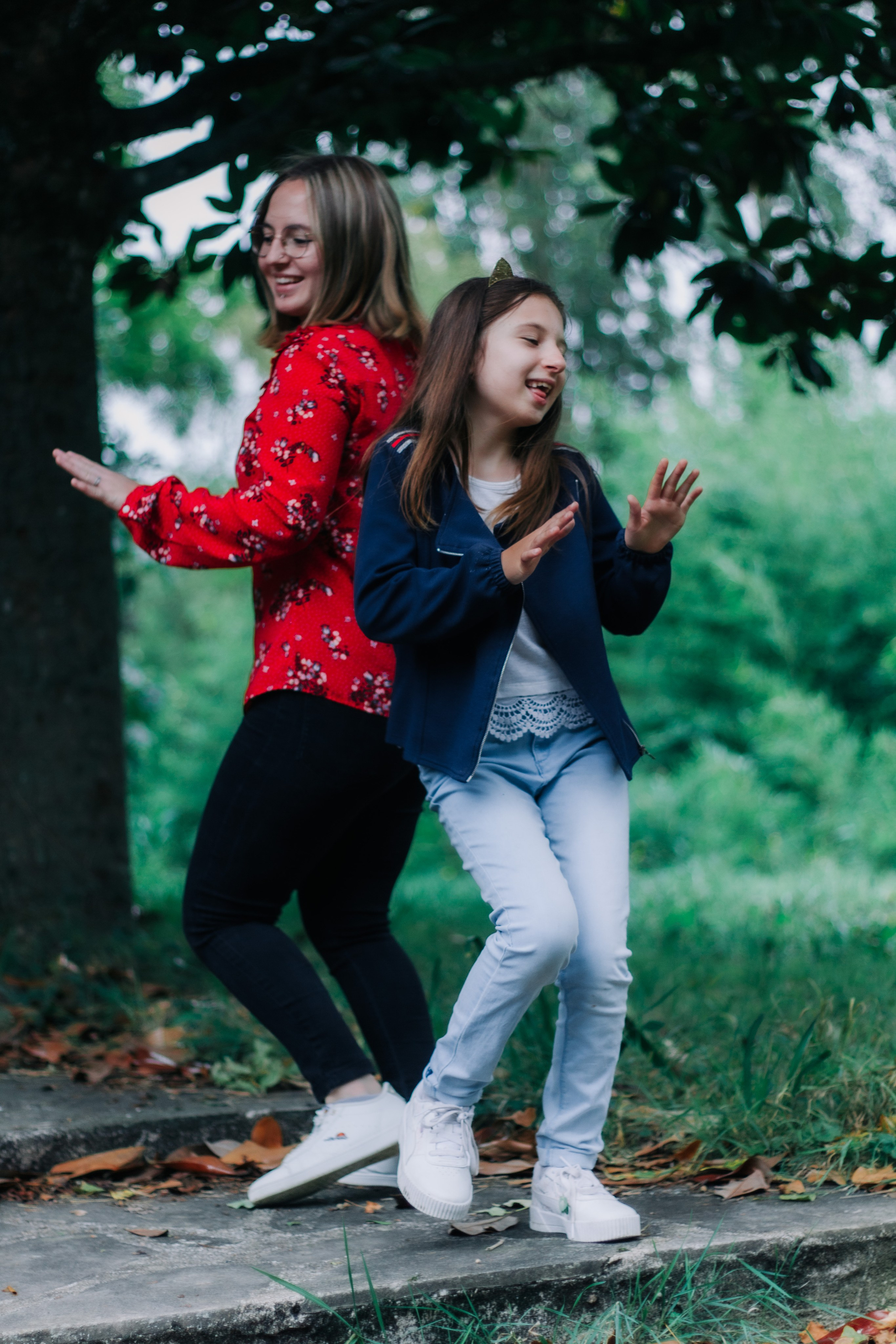 Johanna et sa petite soeur. Photographe professionnelle à Poitiers, Tours et Châtellerault | Studio photo entre Poitiers et Tours – portraits, familles, entreprises, ma