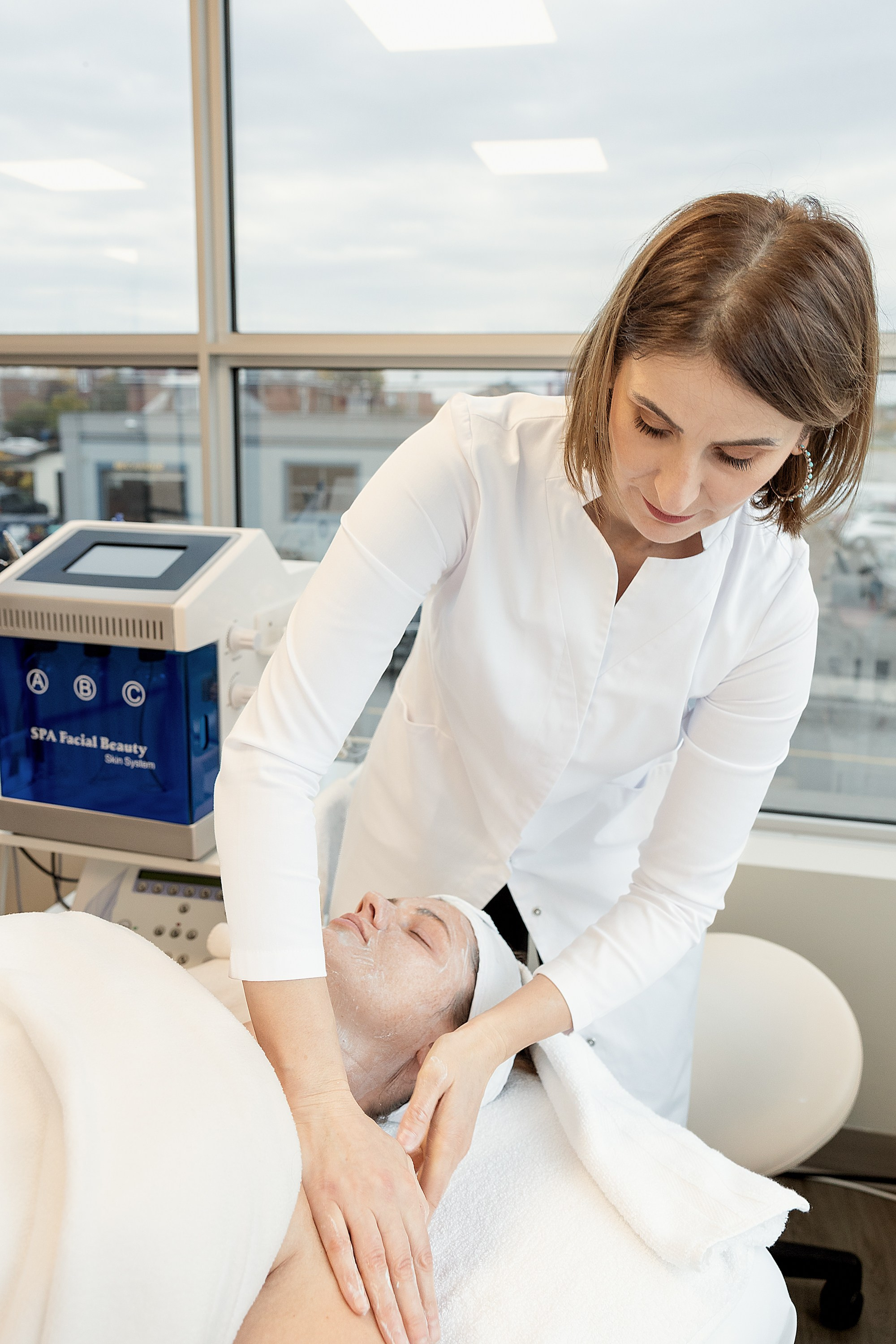 Violeta Sili, Esthéticienne/Beautician