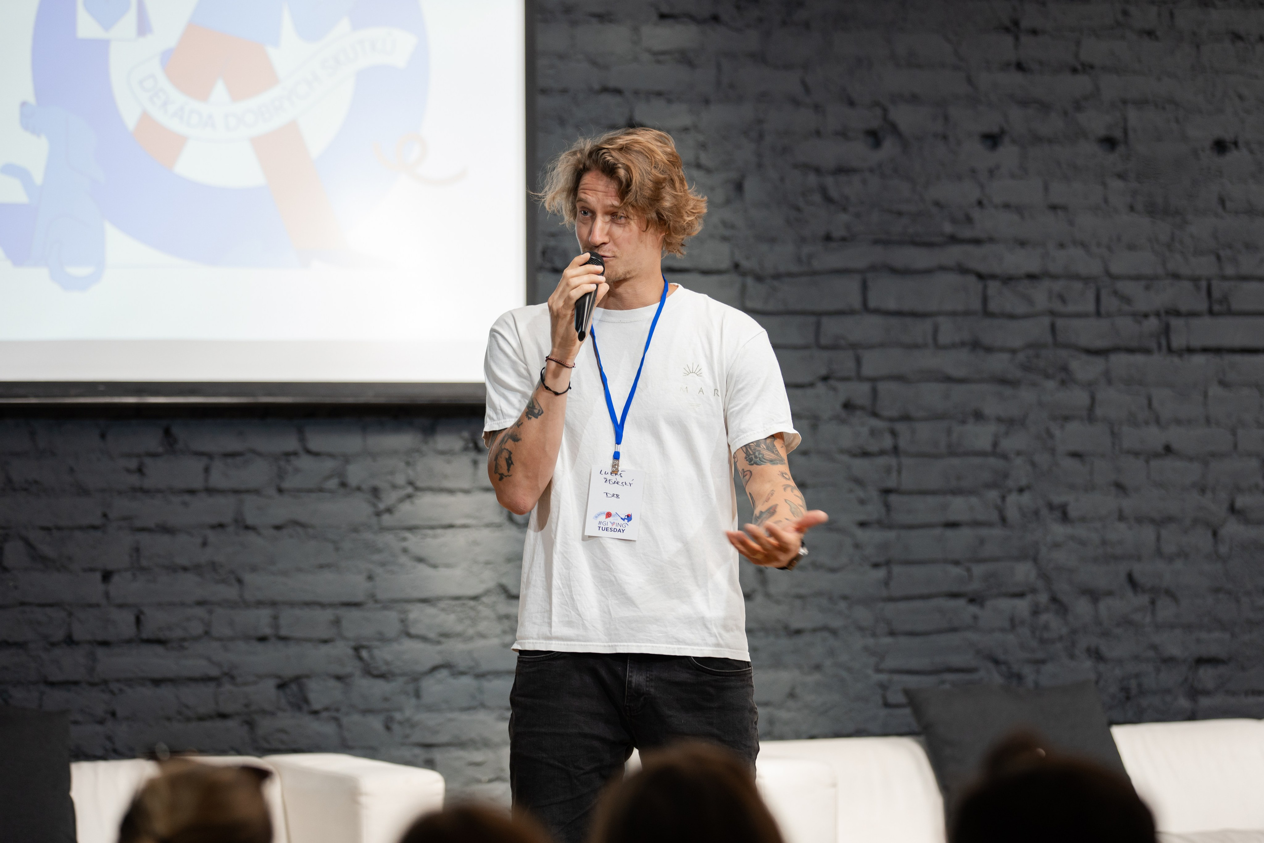 Eventová fotografie. Dana Lišková — Empatická fotografka | Introspektivní umělkyně | Neurodivergentní koučka| Zakladatelka Artepy.cz