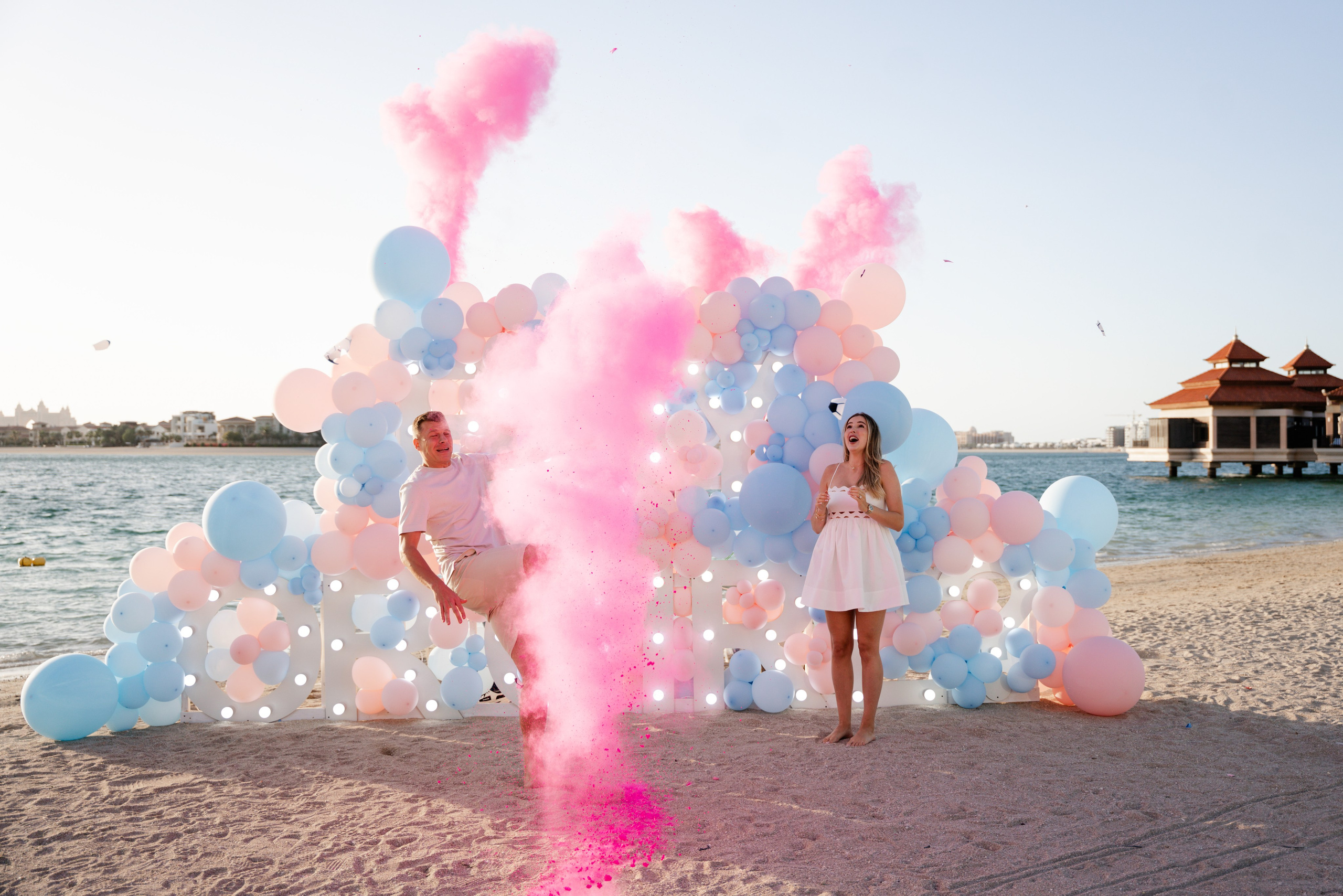 Creative gender reveal party. Angela Iakovleva — Family Photographer in Dubai