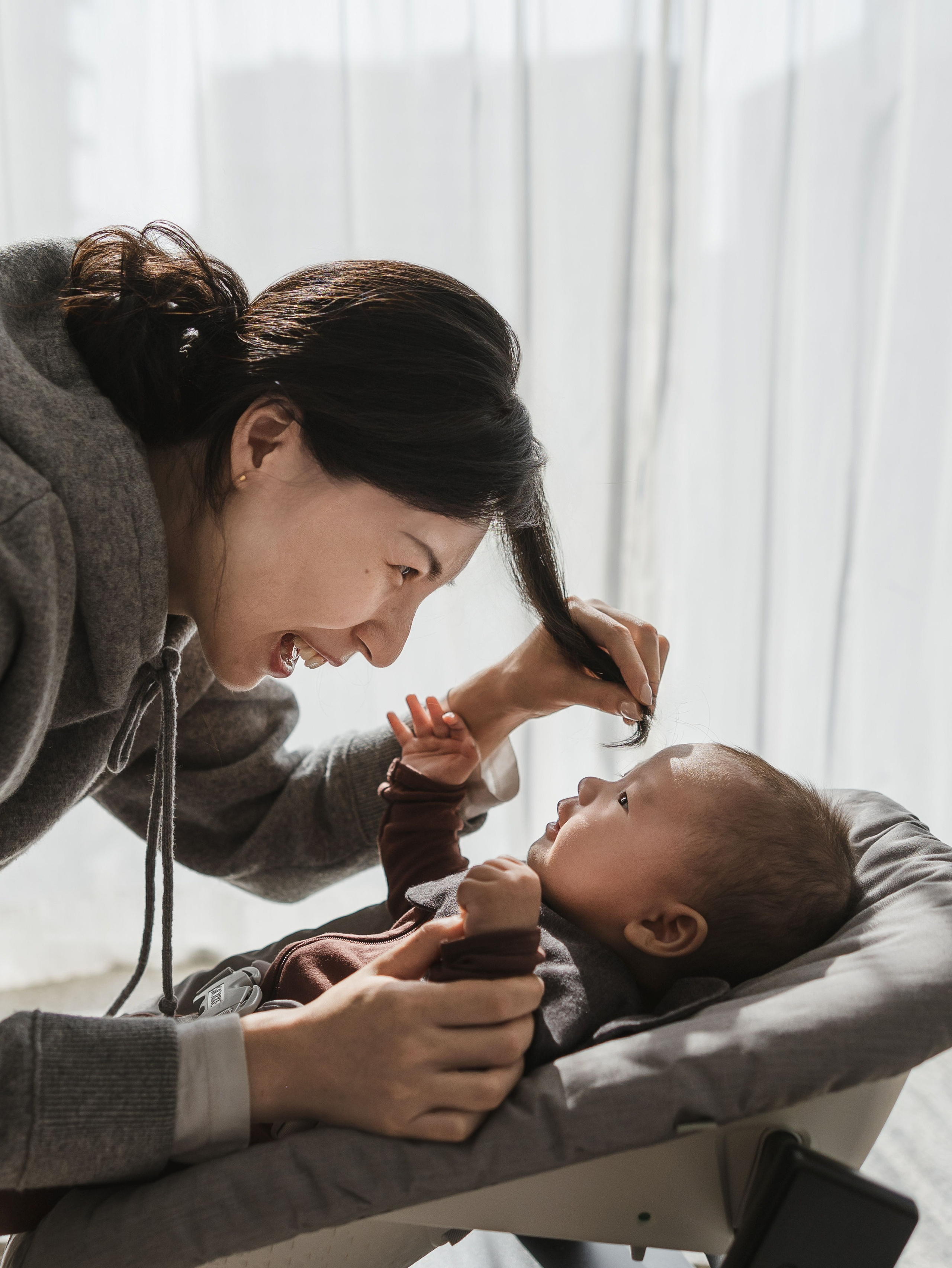 Family photo shoot at the 100th day of life. Shanghai Family Photographer Dora