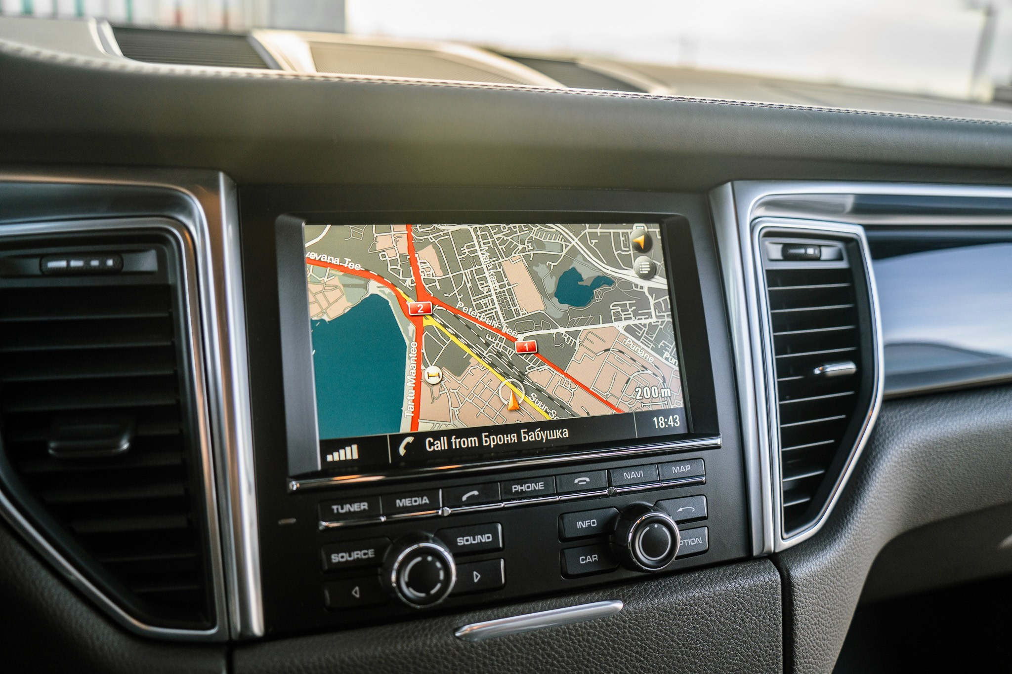 PORSCHE macan. LOHA VISUALS — AUTOMOTIVE PHOTOGRAPHY