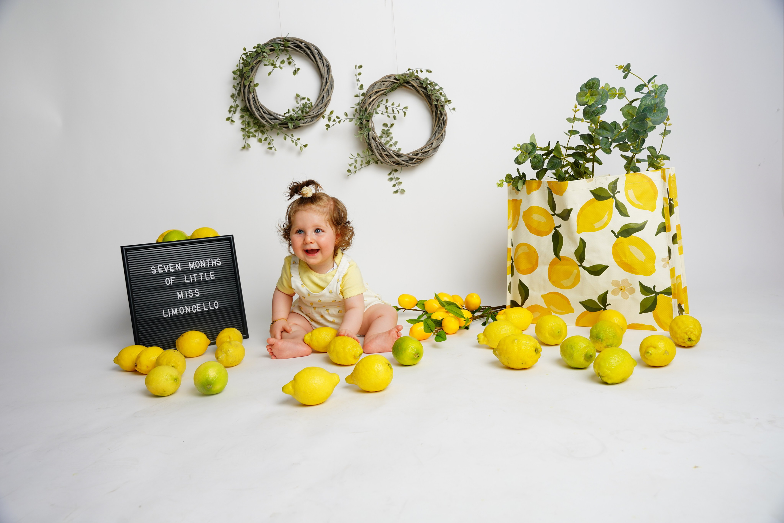 Zitronen-Fotoshooting. Neugeborenenfotografin und Retoucher in Augsburg Nastassia Schneider