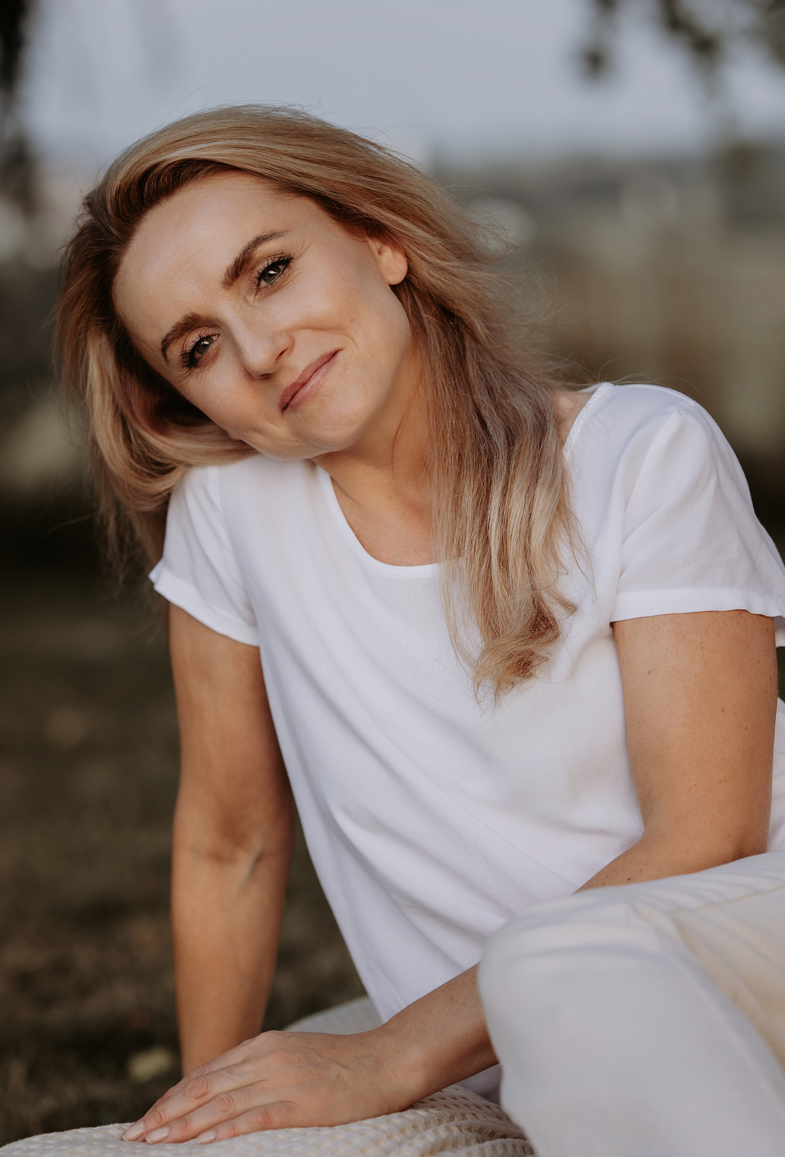 Frauenportrait-Outdoor-Outdoorshooting-Outdoorfotografie-Biberach. Fotografin für Frauen, Paare & Familien in Emsland, Lingen & Umgebung