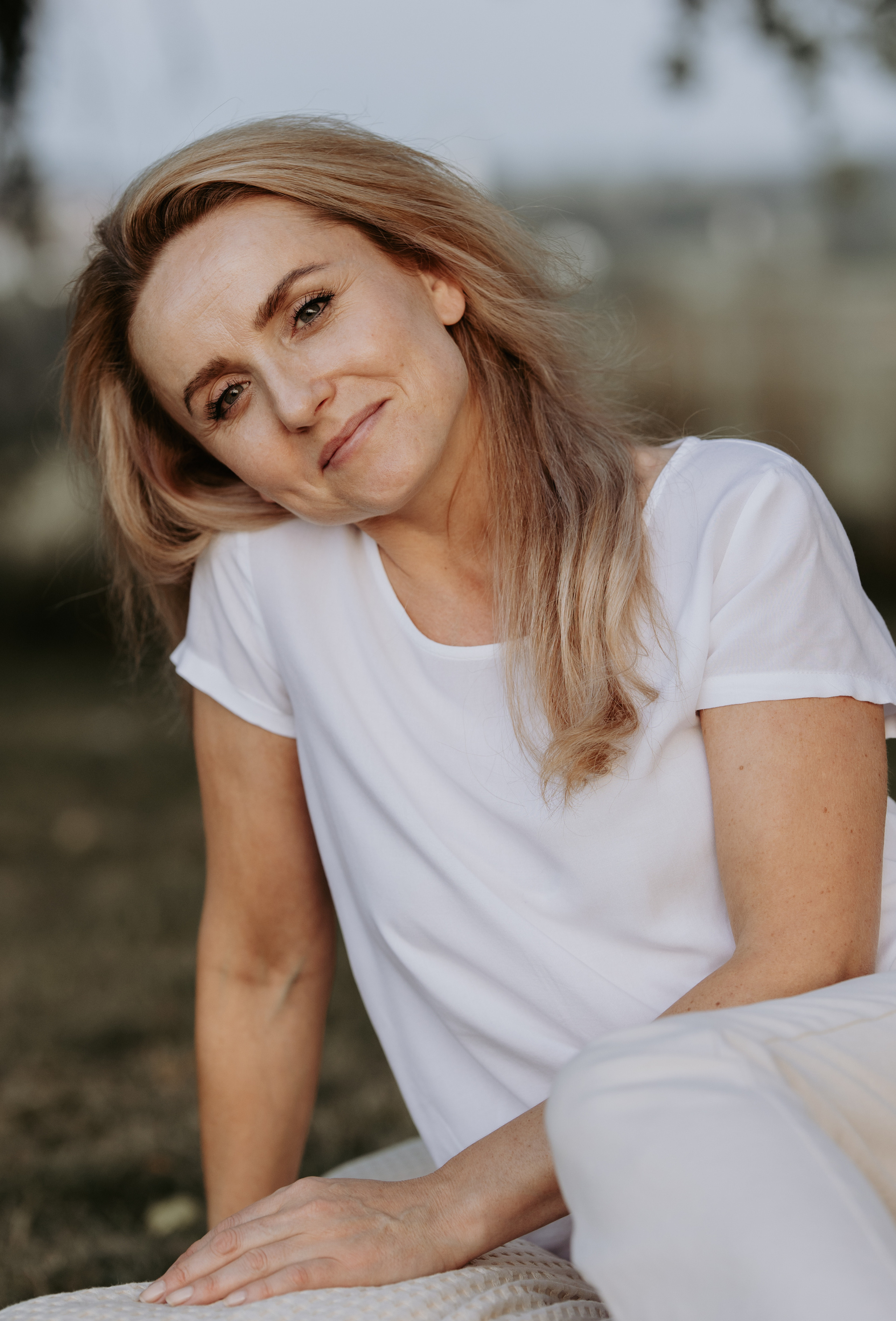 Frauenportrait-Outdoor-Outdoorshooting-Outdoorfotografie-Biberach. Fotografin für Frauen, Paare & Familien in Emsland, Lingen & Umgebung