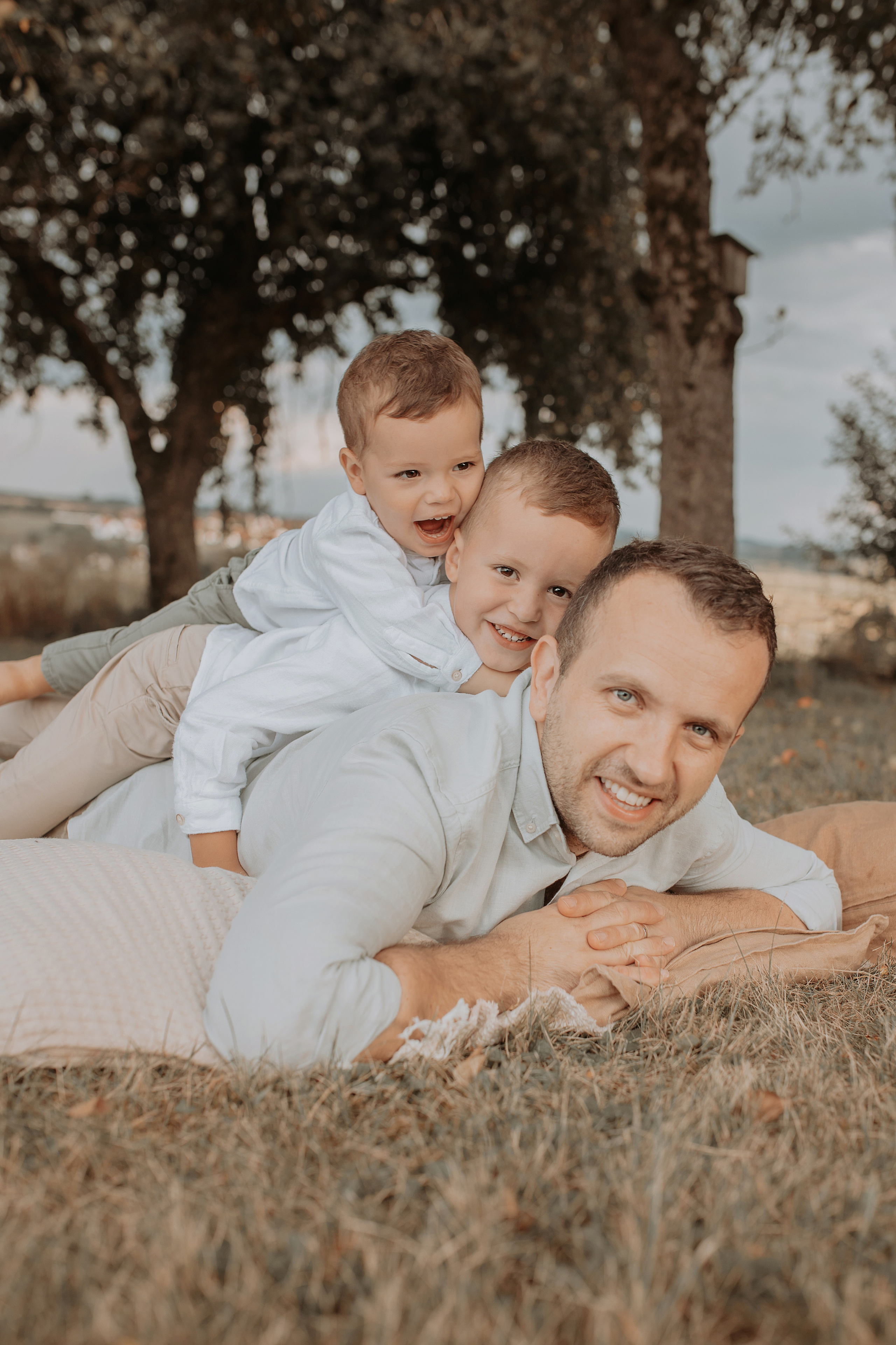 Familienshooting-familienfotograf-outdoorshooting-ulm-biberach. Fotografin für Frauen, Paare & Familien in Emsland, Lingen & Umgebung