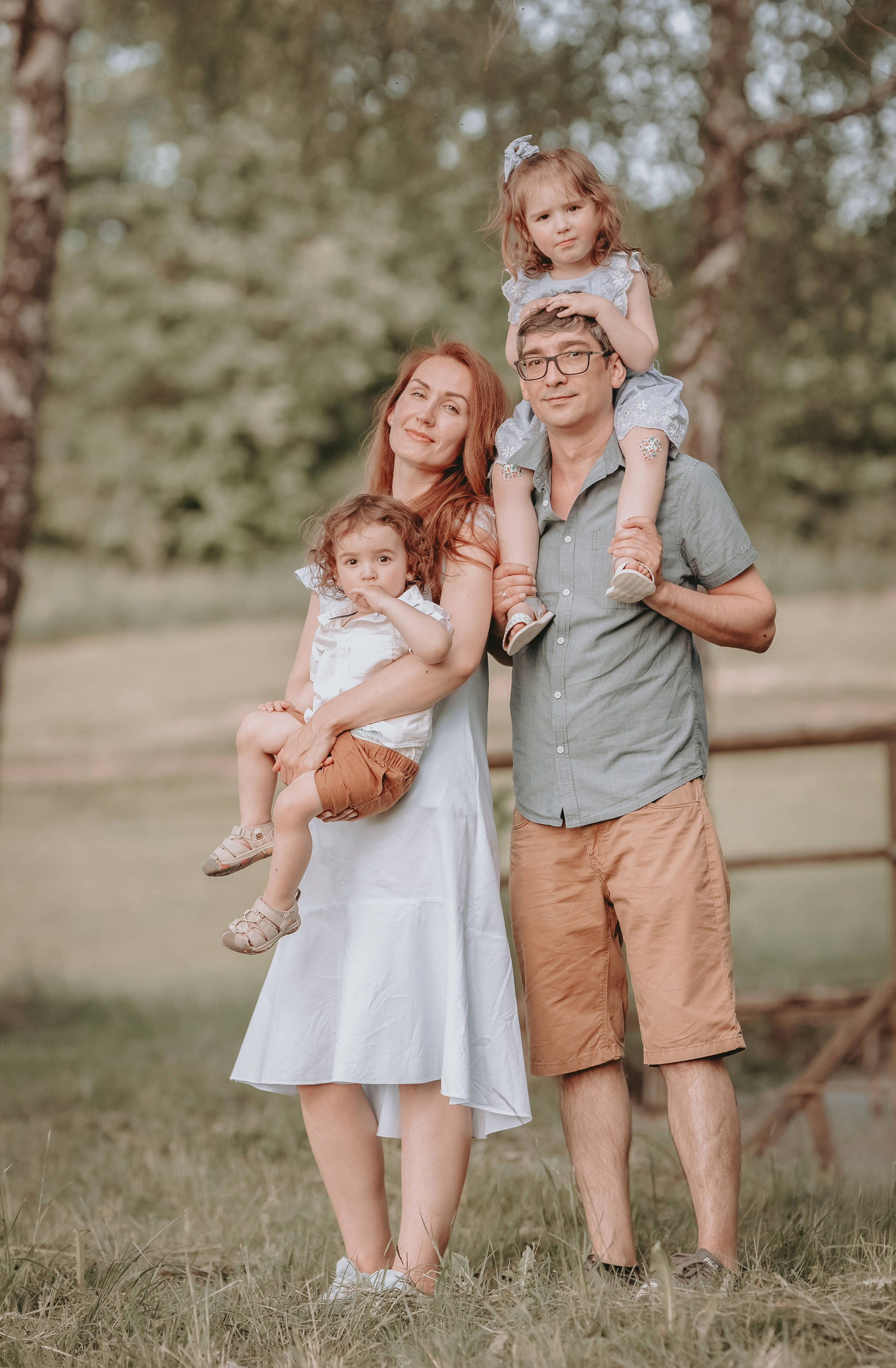 Familienshooting-familienfotograf-outdoorshooting-ulm-biberach. Fotografin für Frauen, Paare & Familien in Emsland, Lingen & Umgebung