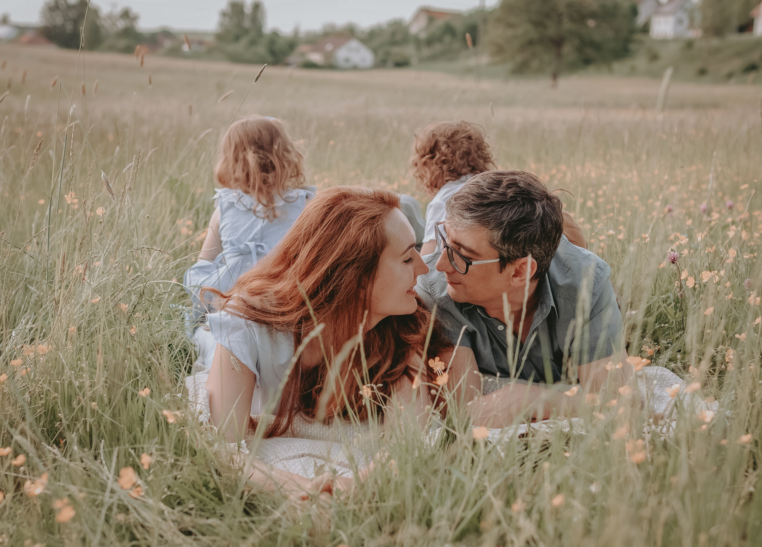 Familienshooting-familienfotograf-outdoorshooting-ulm-biberach. Fotografin für Frauen, Paare & Familien in Emsland, Lingen & Umgebung