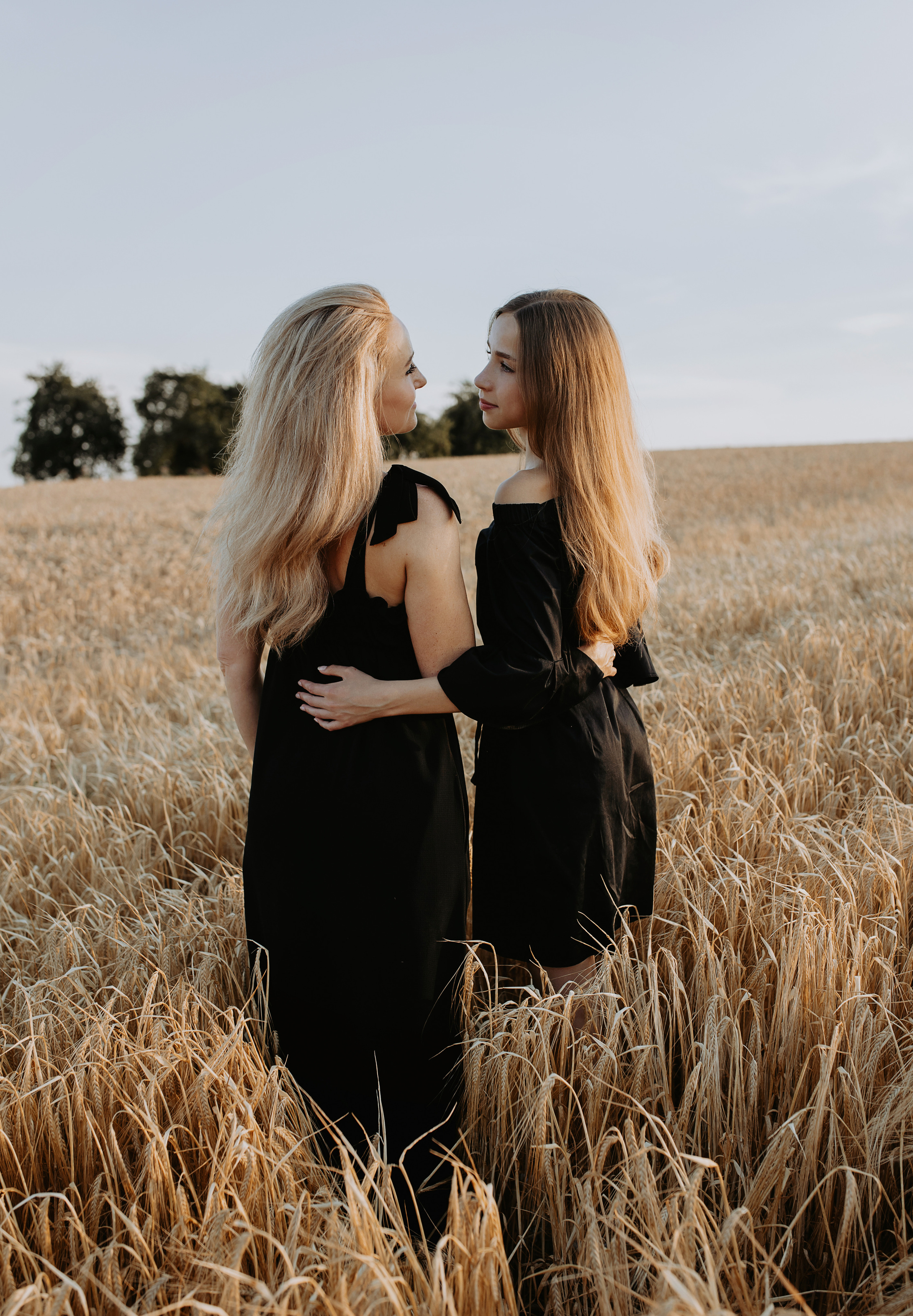 Familienshooting-familienfotograf-outdoorshooting-ulm-biberach. Fotografin für Frauen, Paare & Familien in Emsland, Lingen & Umgebung