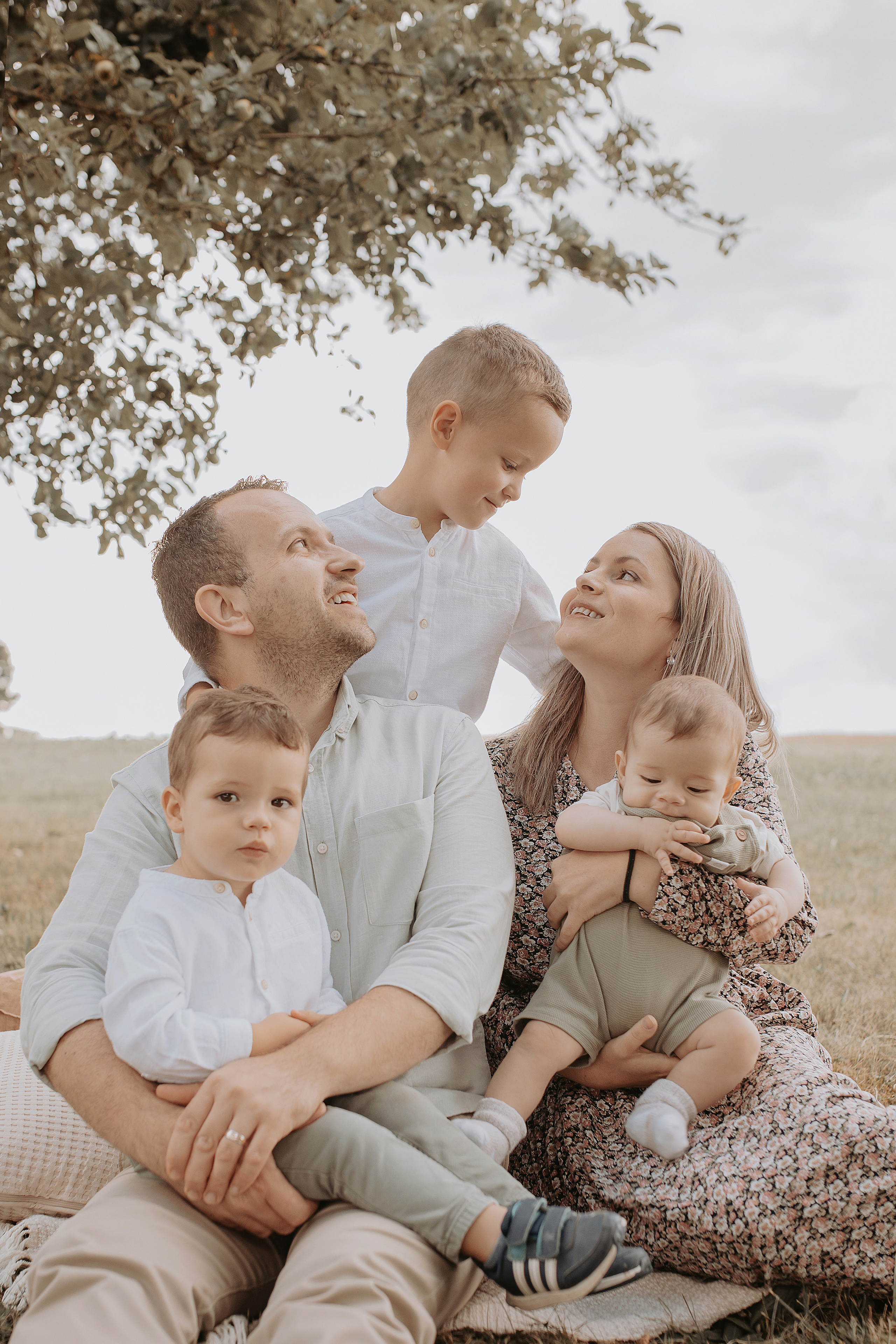 Familienshooting-familienfotograf-outdoorshooting-ulm-biberach. Fotografin für Frauen, Paare & Familien in Emsland, Lingen & Umgebung