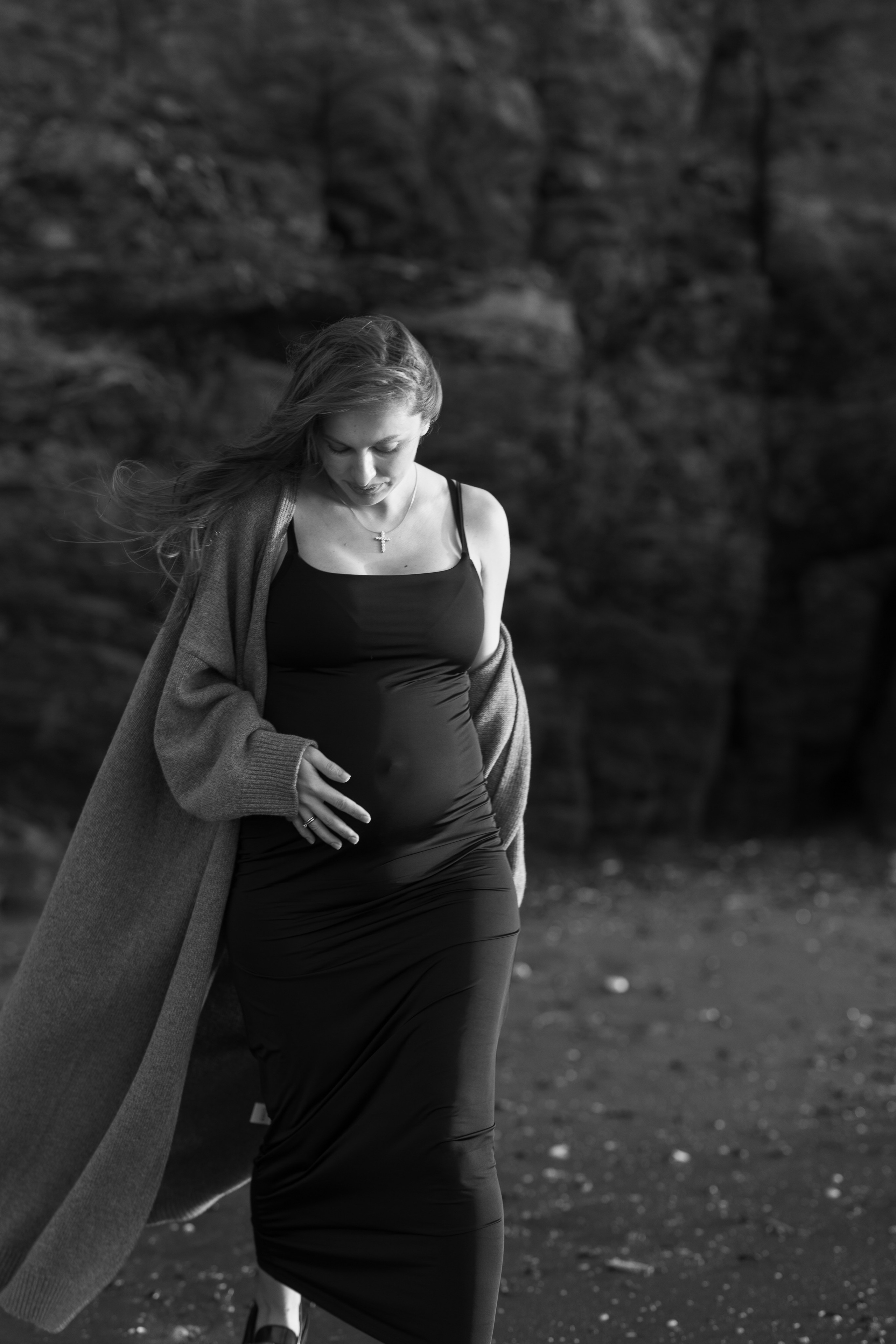 Sunset maternity photoshoot. Annah Louwagie — Lifestyle photographer for couples, families & brands | France & worldwide