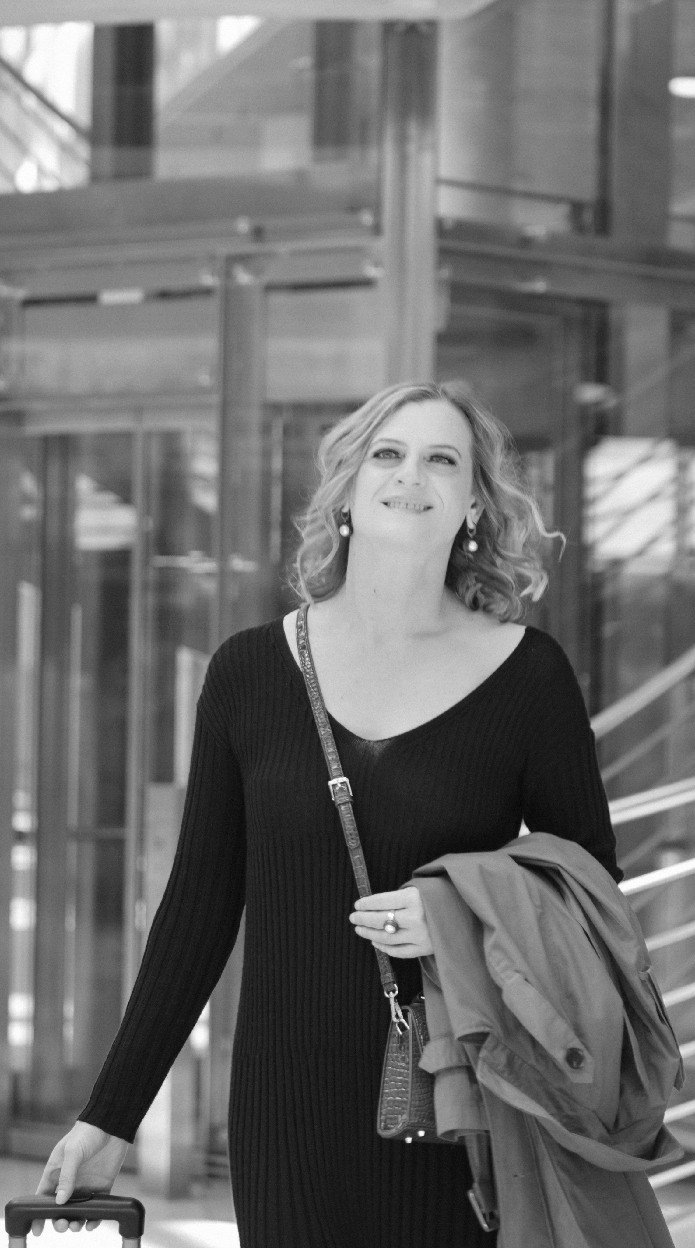 Schwarz-Weiß-Fotoshooting am Flughafen. Schwarz-weiß Fotografie in Münster. Fotografin Viktoria Roschen