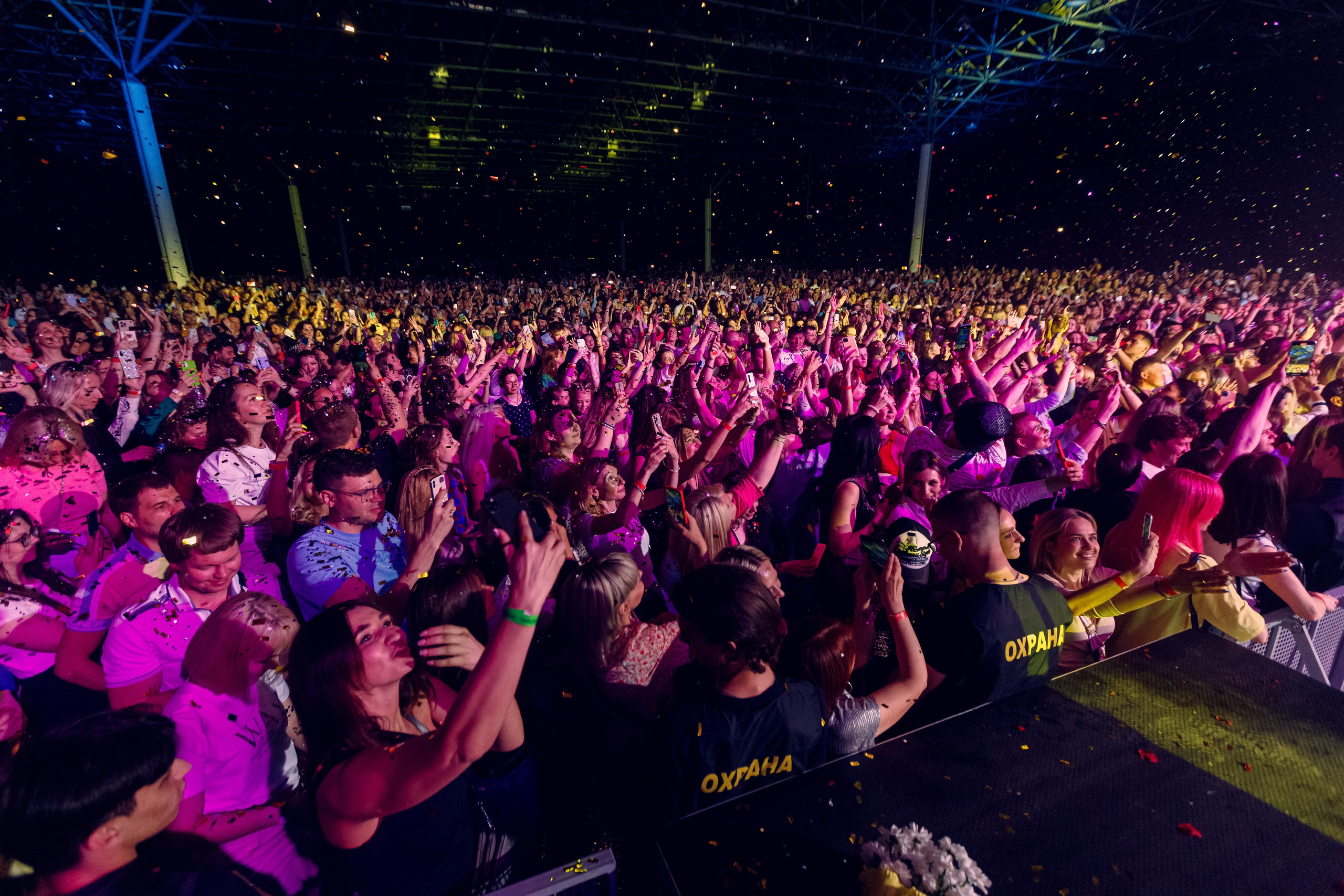 Fotos de una celebridad en un concierto. Fotógrafo de retrato, familia y reportajes en Valencia | España | Europa Vitalii Lumier