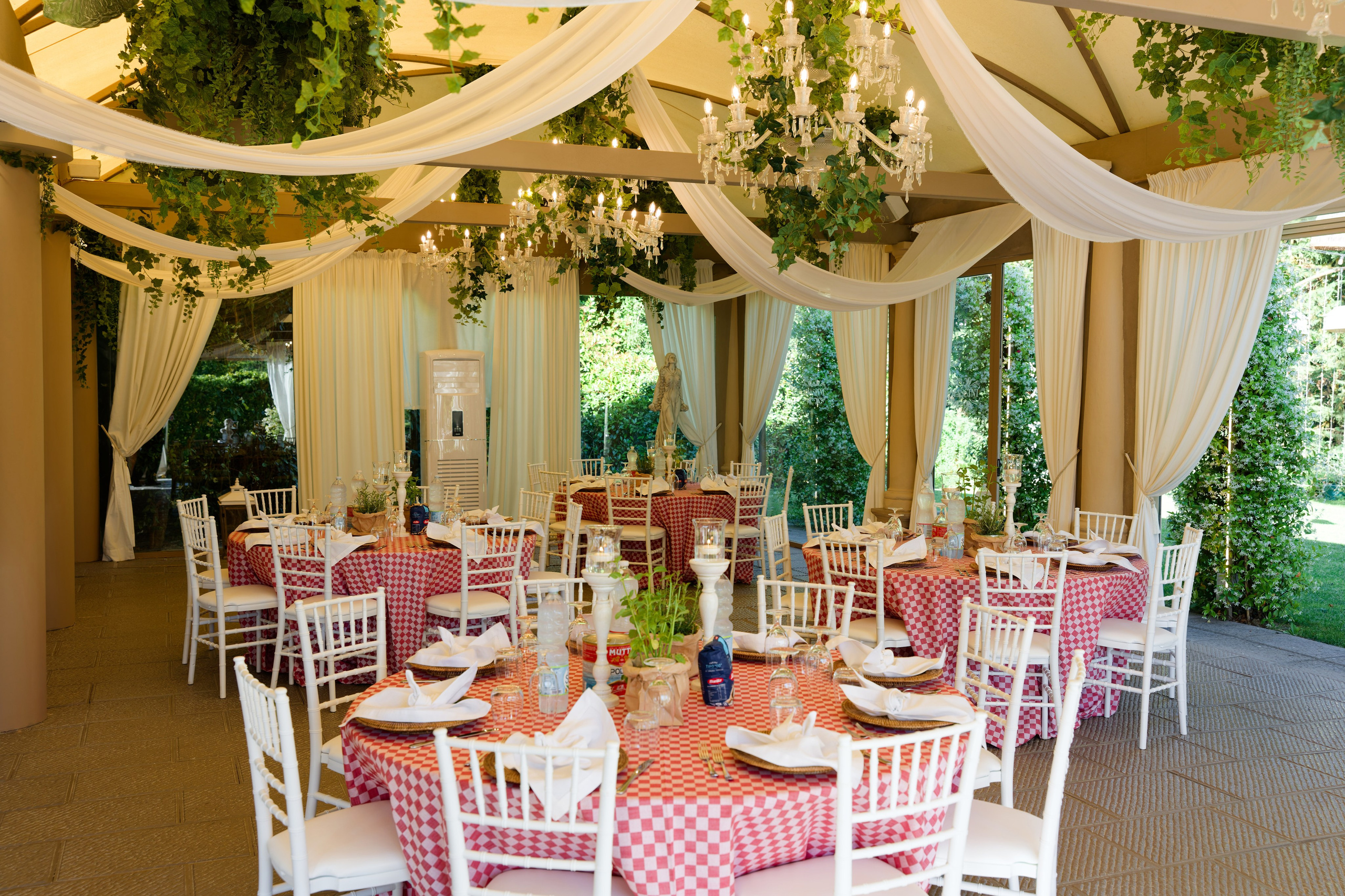 Pizza Party at Tenuta Massini, Florence, Italy. Destination Wedding Photographer — Nikita Burtsev
