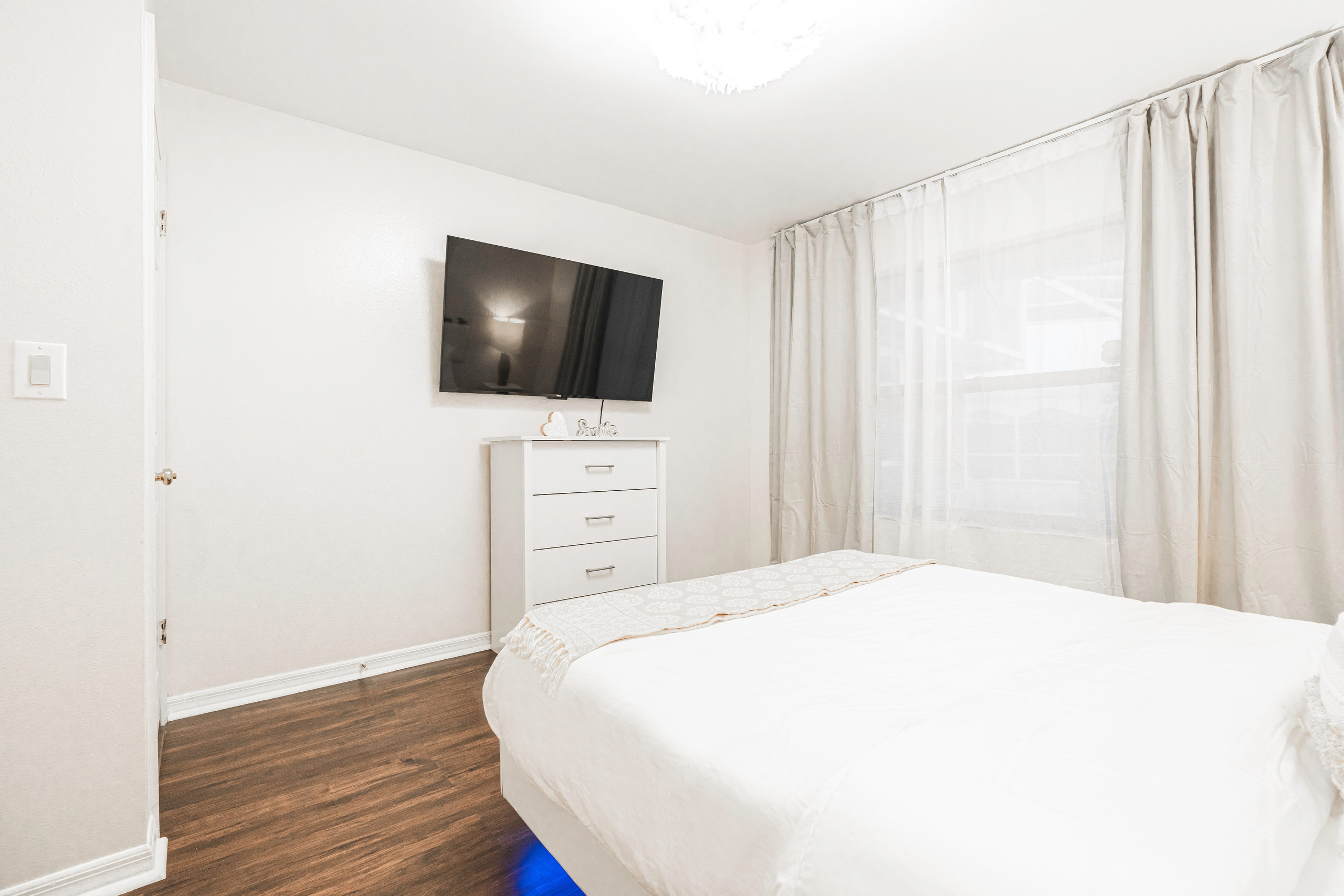 The house is for Rent AirBNB: https://ru.airbnb.com/rooms/1023445326769536774?_set_bev_on_new_domain=1702356155_MDFhNDI0ZDdjMDhj&source_impression_id=p3_1702356155_K3LTjNJeF83QUyI0