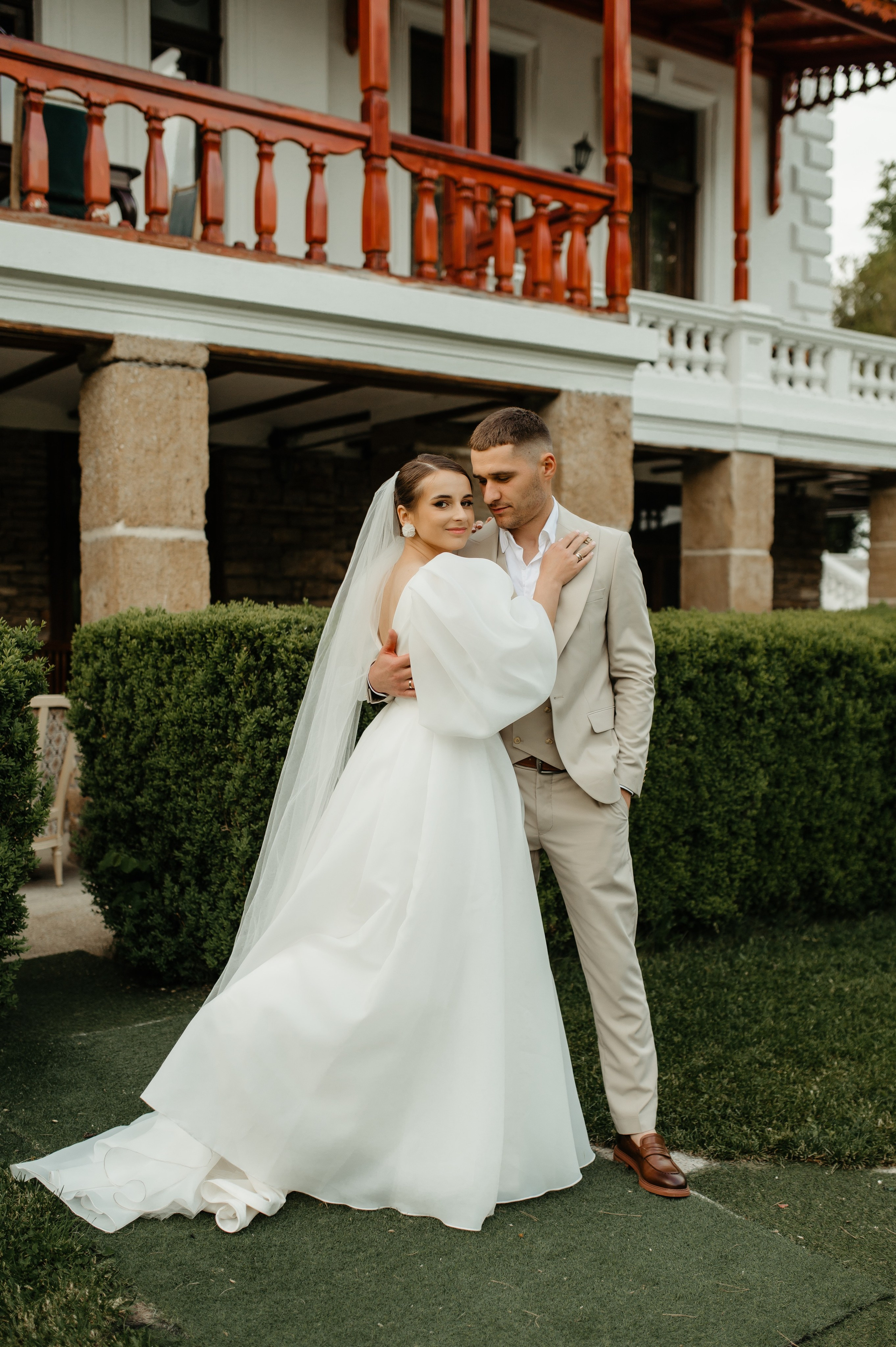 Nunta restransa in luna mai, cu sedinta foto la Conac Polizu. Proud Vision Weddings | Wedding Photography & Film — Servicii profesionale Foto Video Nunta Iasi