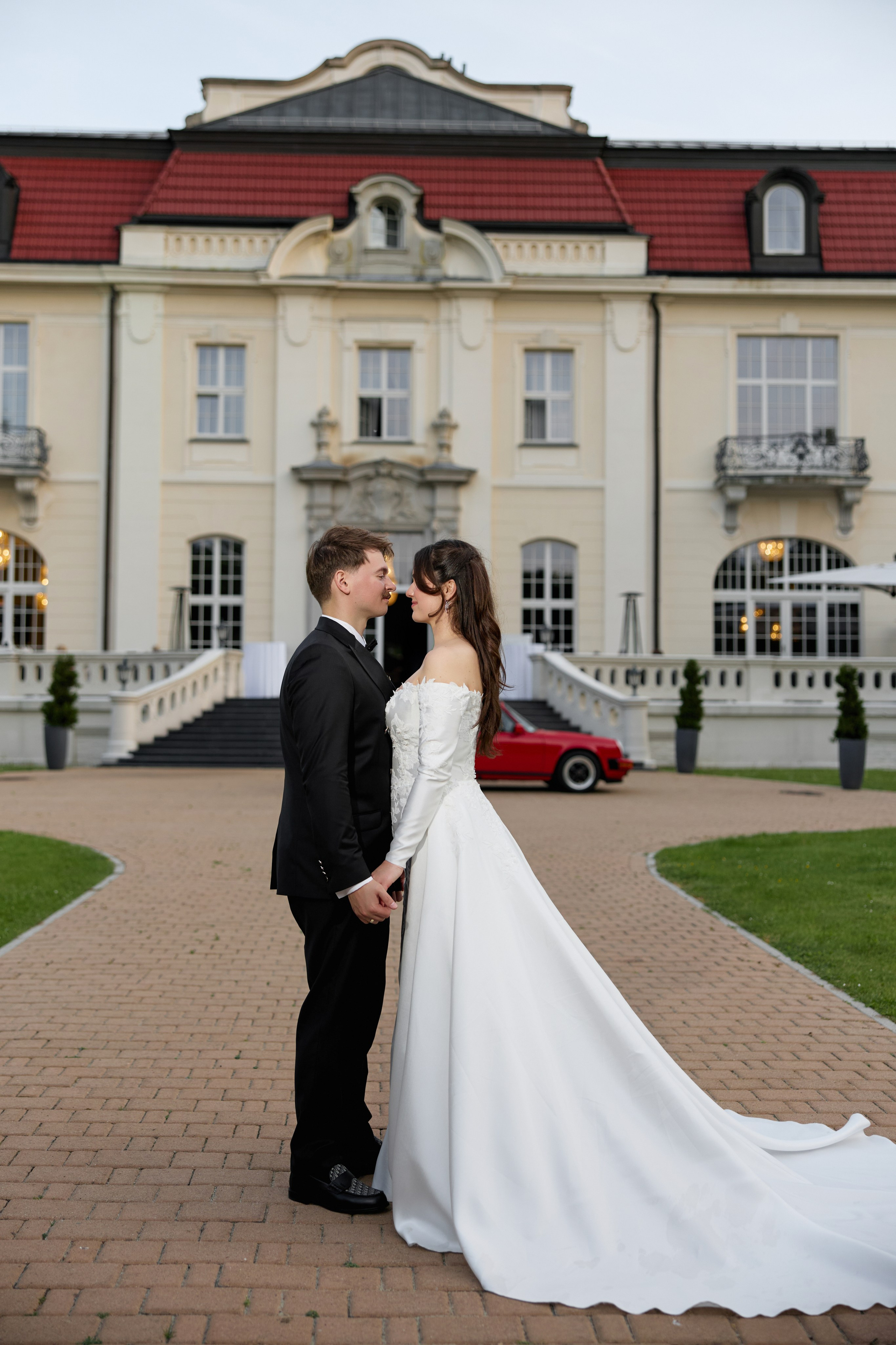 Wiktoria & Kacper. Pałac Goetz. Fotograf ślubny i rodzinny w Krakowie Yana Klymova