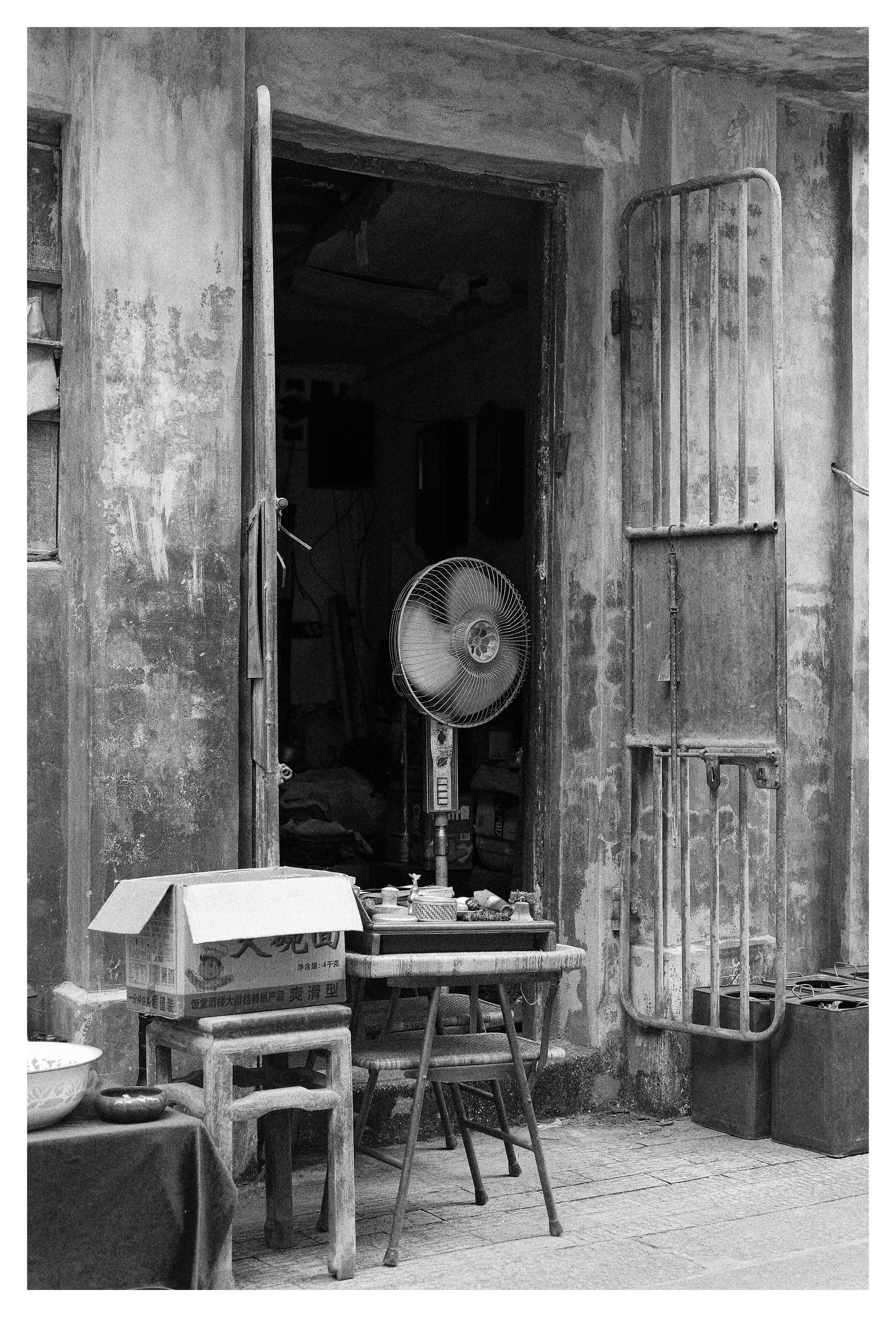Street Black & White Photography | China in Black & White photographs. 中国街头摄影 | The Streets of China Through My Eyes | 深圳
