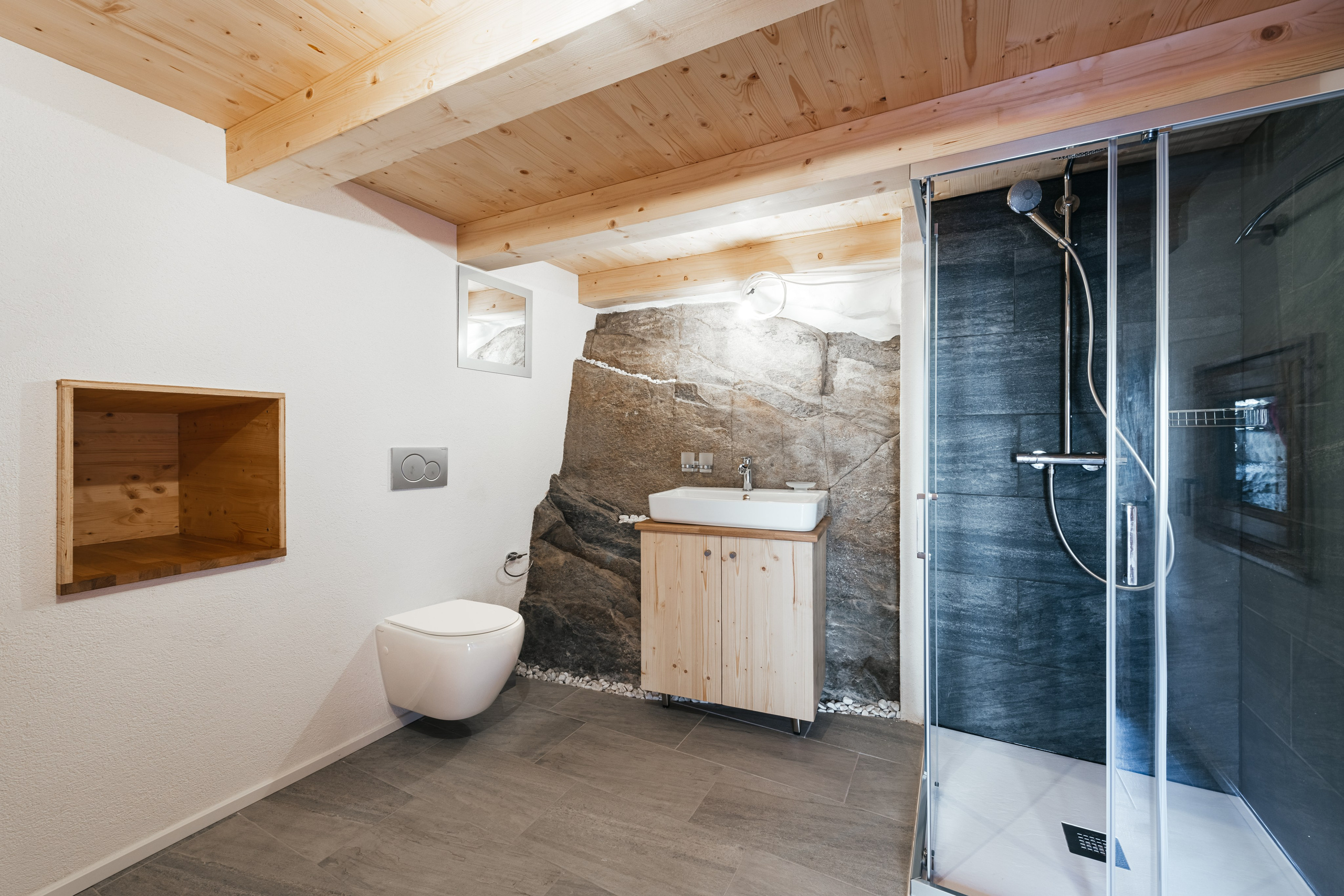 Rustico, VAL RESA, TICINO. Hallo! Ich bin Elena und arbeite als Immobilienfotografin