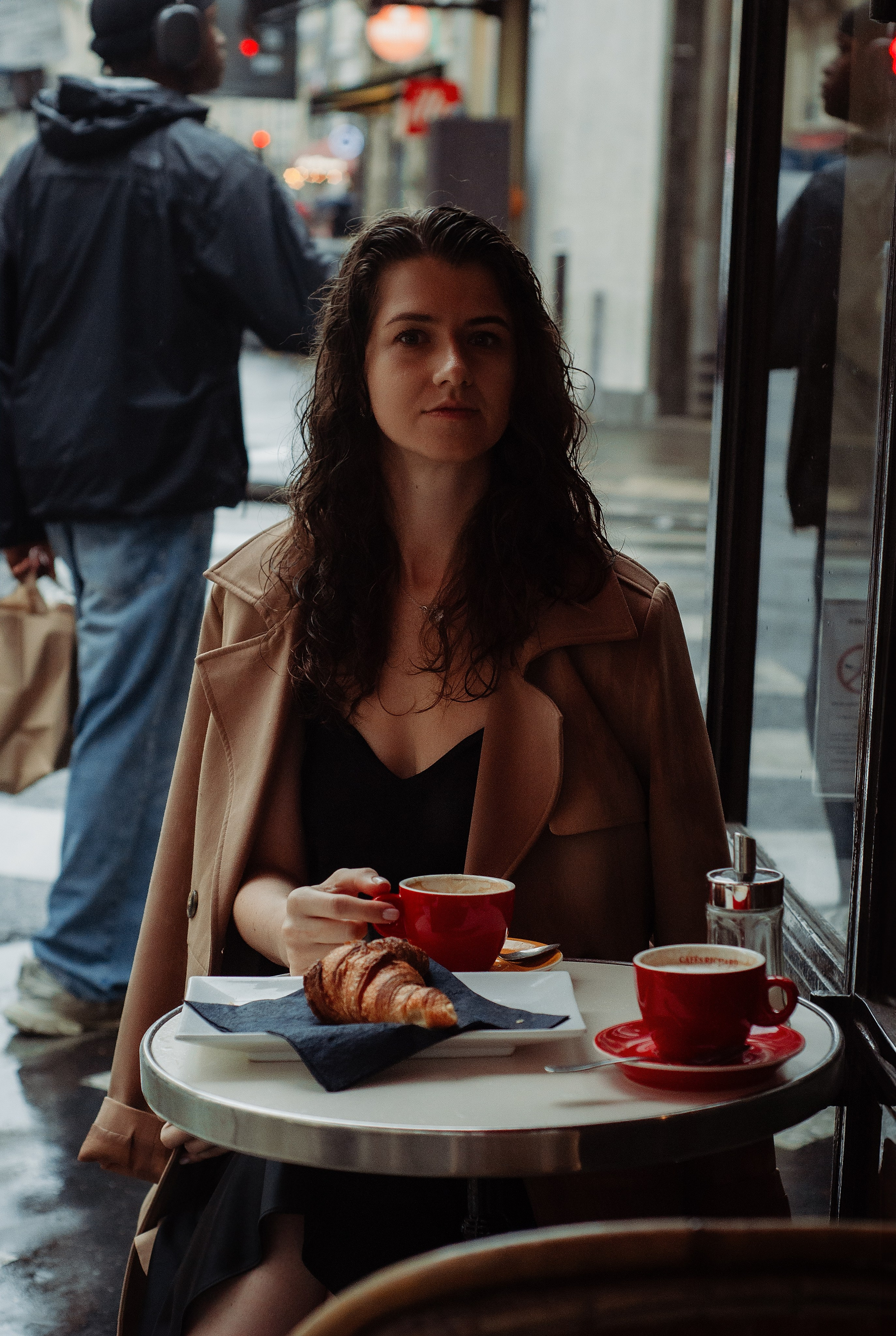 Rainy Paris Photoshoot. Paris photographer — Polina Osipova