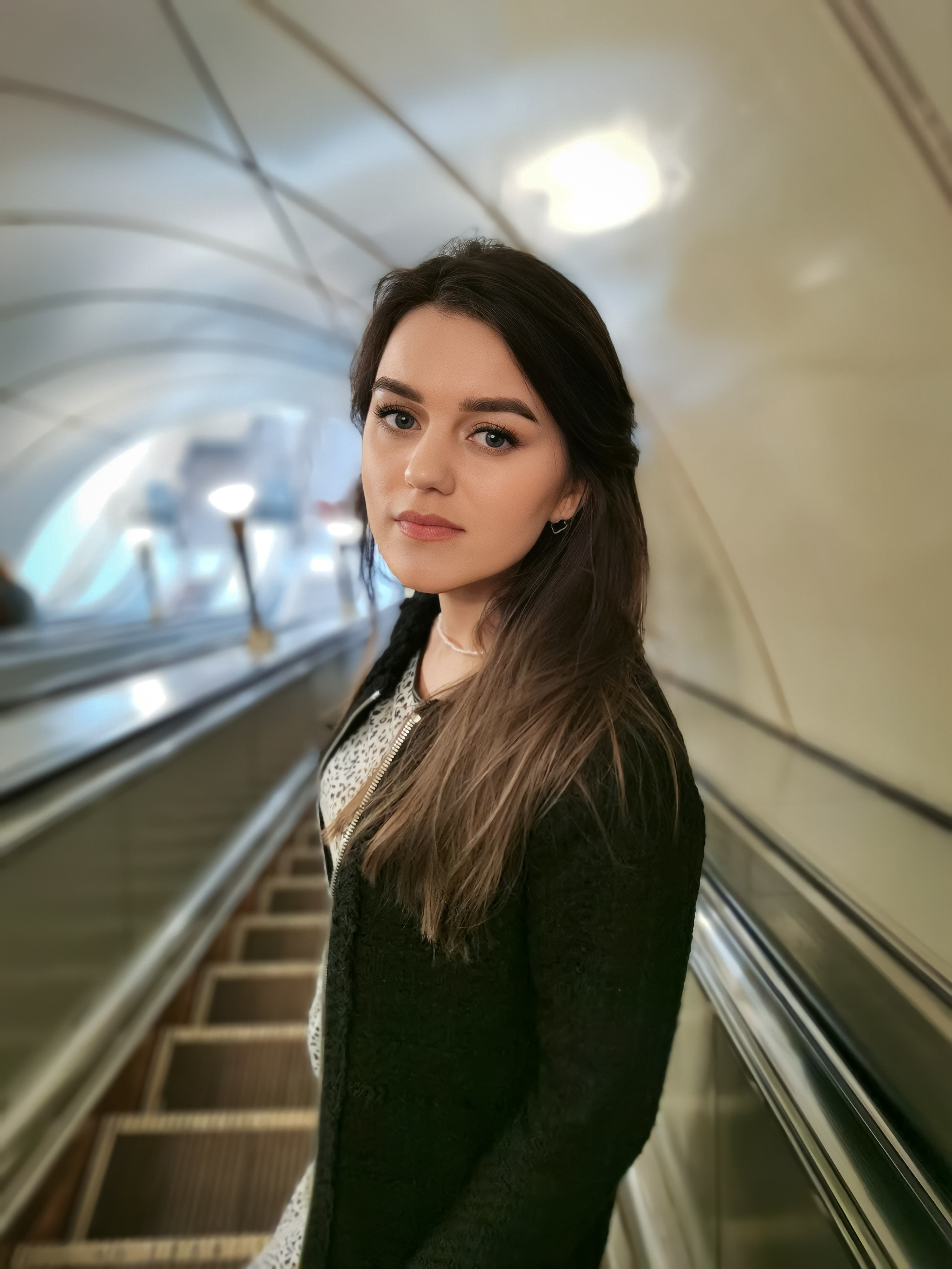 Photoshoot outside for young girl. Виктория Федосеенко, фотограф в Сербии