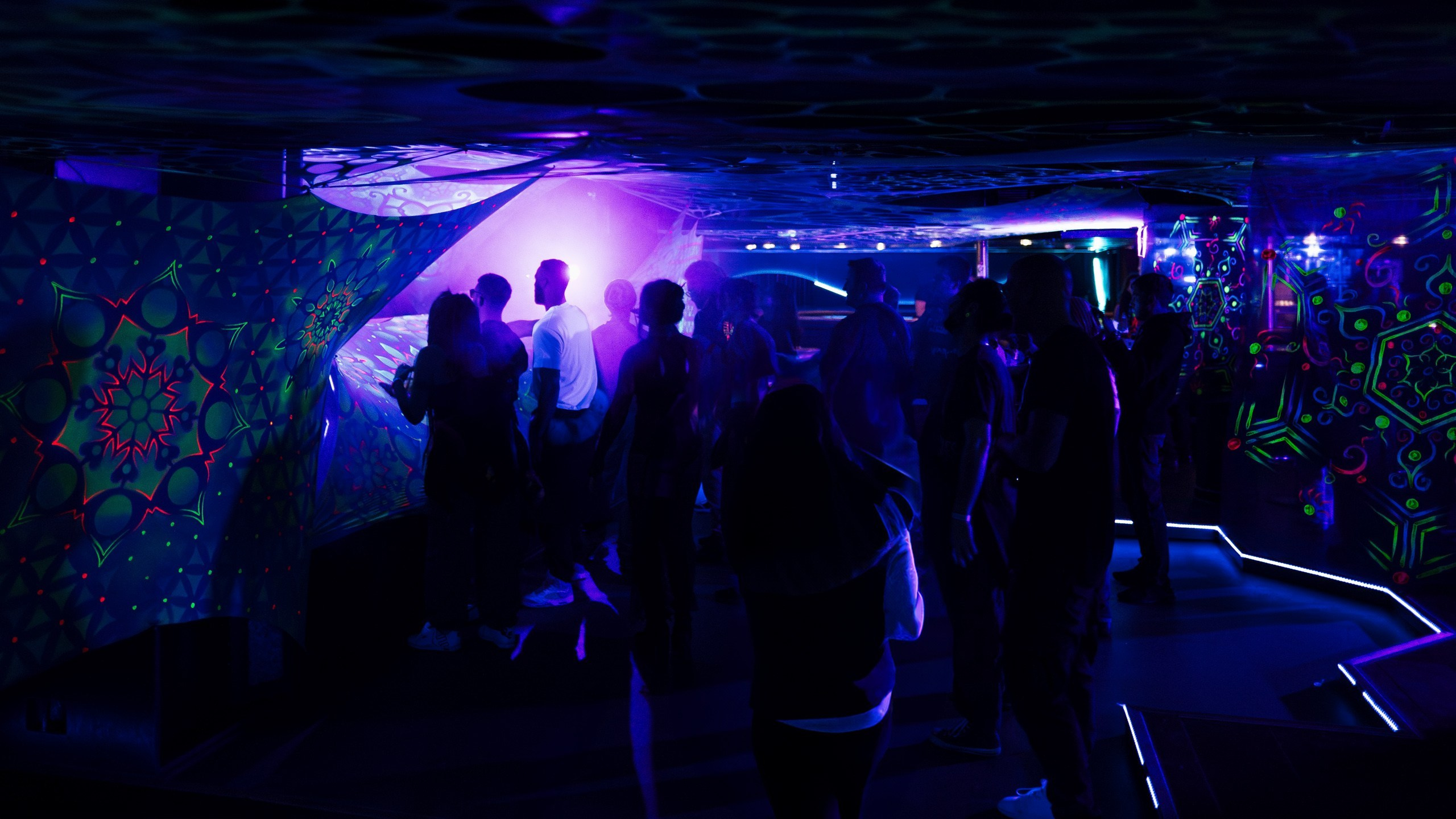 Nibirus People Techno Party Photography - 808Media. 808Media – Professionelle Foto- und Videografie für Restaurants, Hotels, Events und Hochzeiten in Innsbruck und Tirol