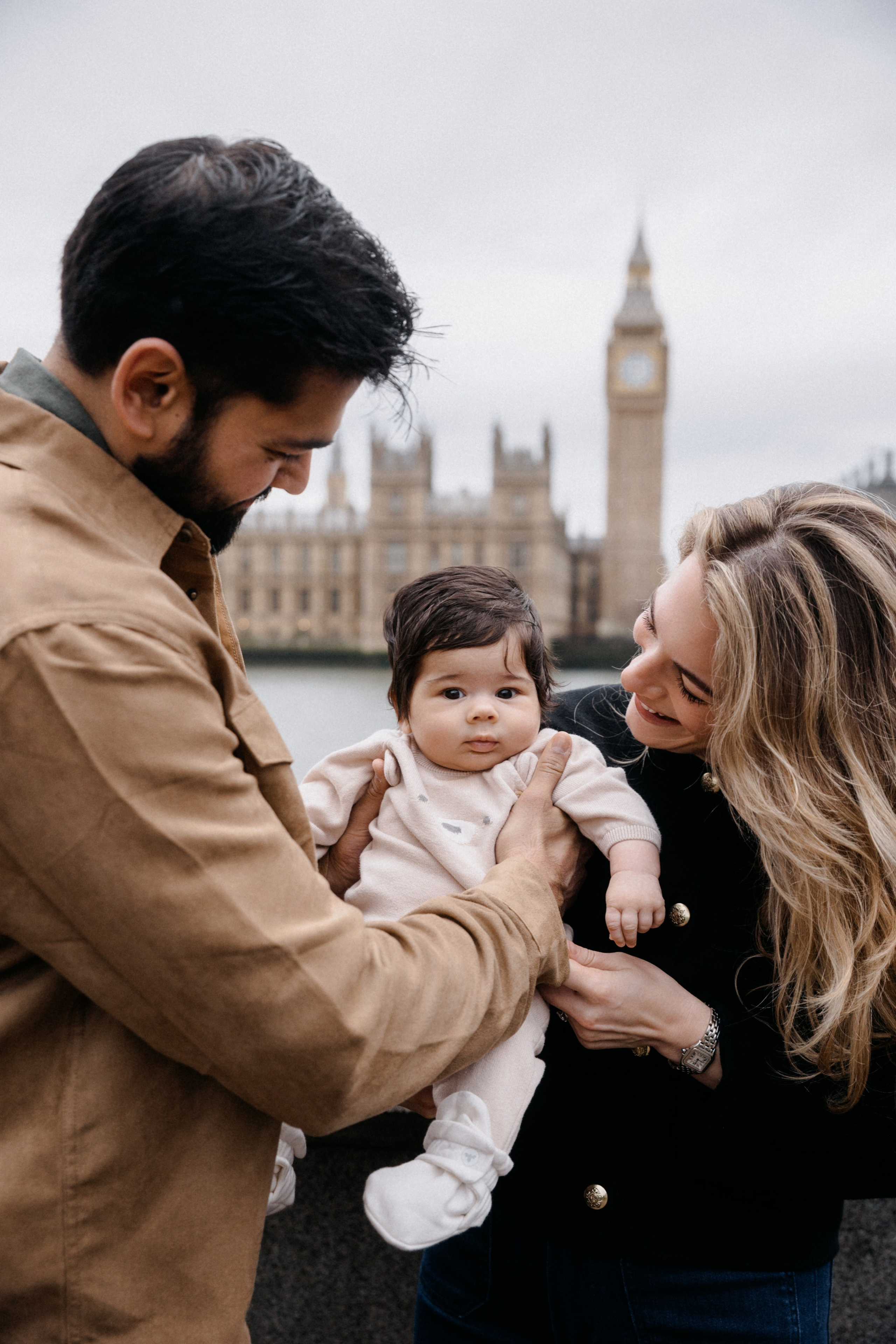 Family Photoshoot at Westminster. LondonPhotoStory — Vacation Photographer in London