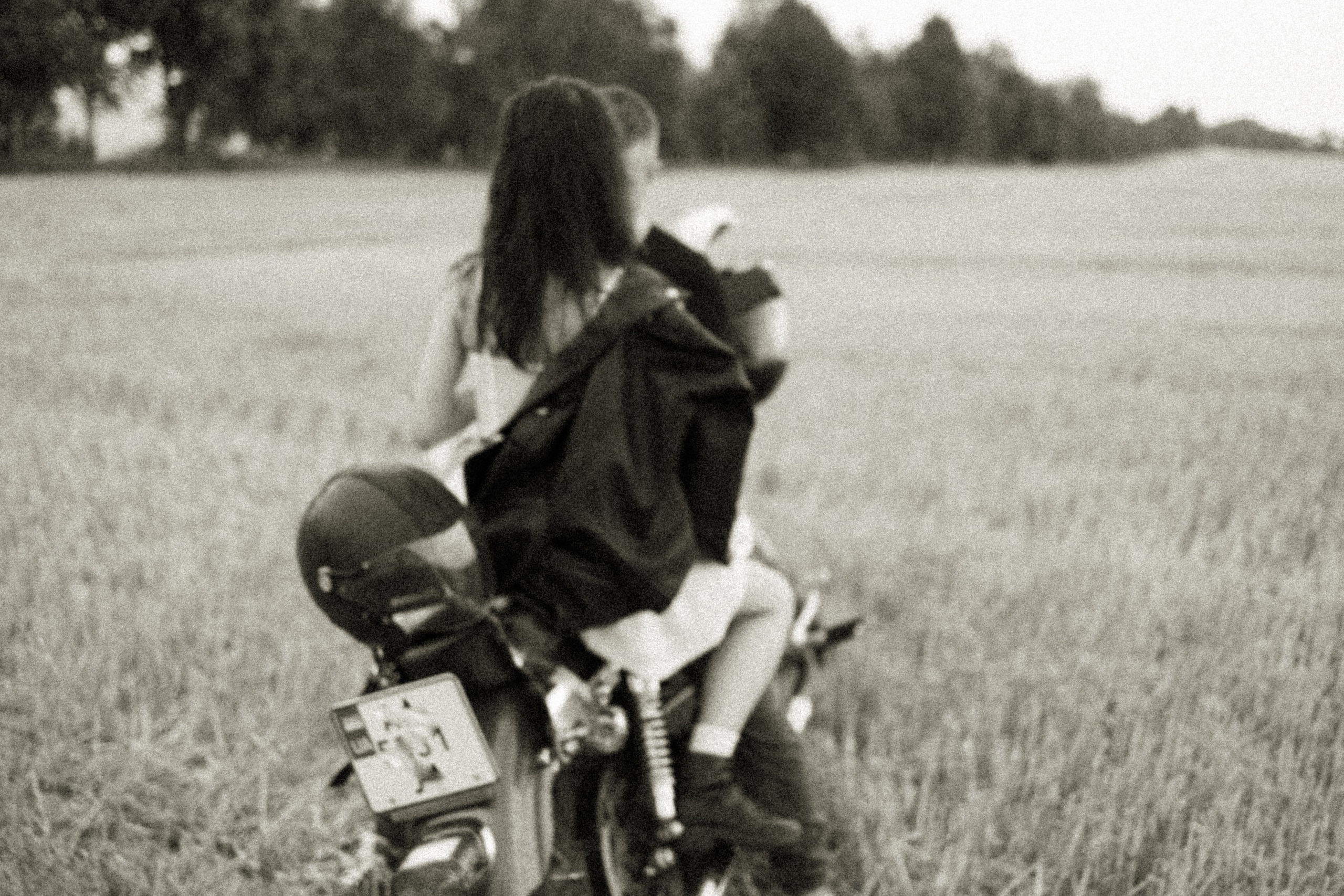 Balade en moto. Histoires d’amour, séances photos de famille et de mariage en France