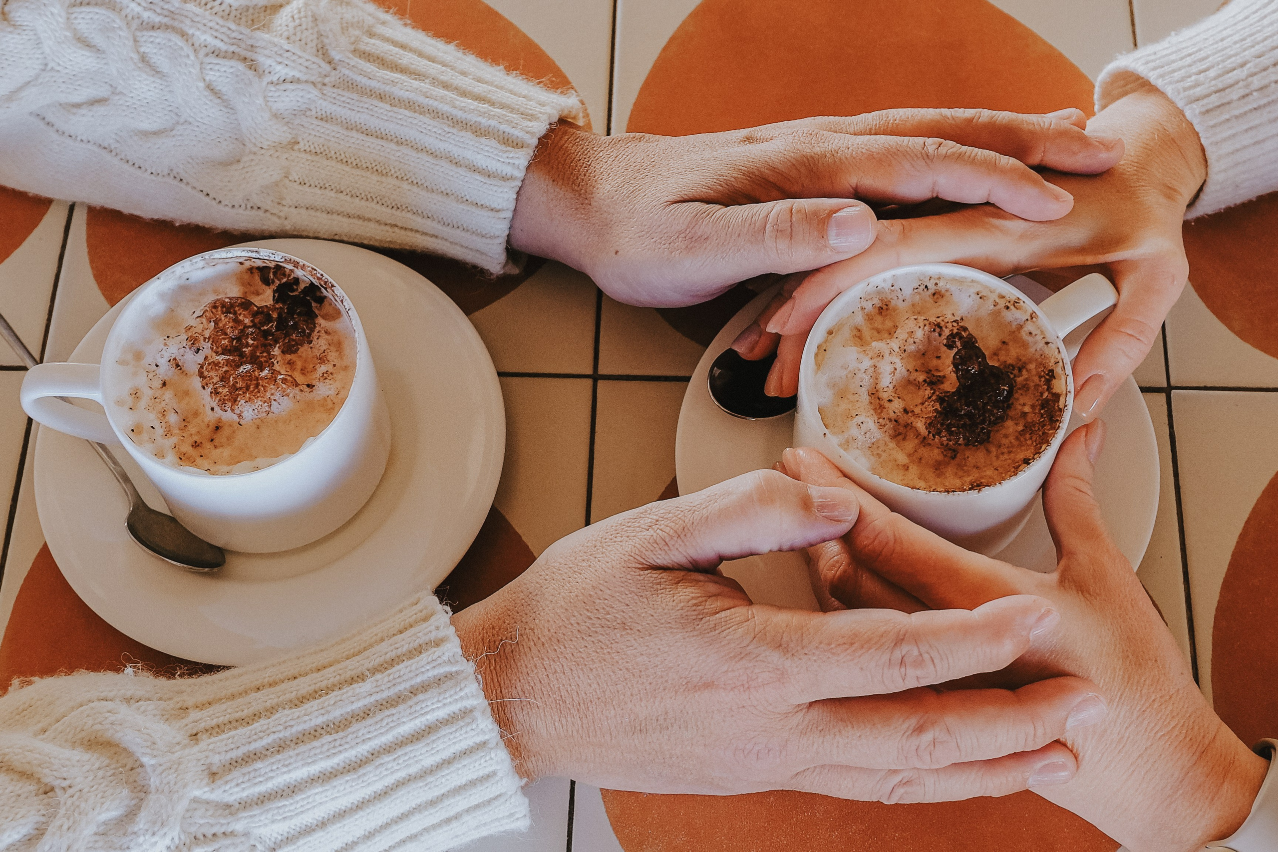 Sesión de pareja en la playa. Fotografía profesional en Calafell - Elena Medvedeva