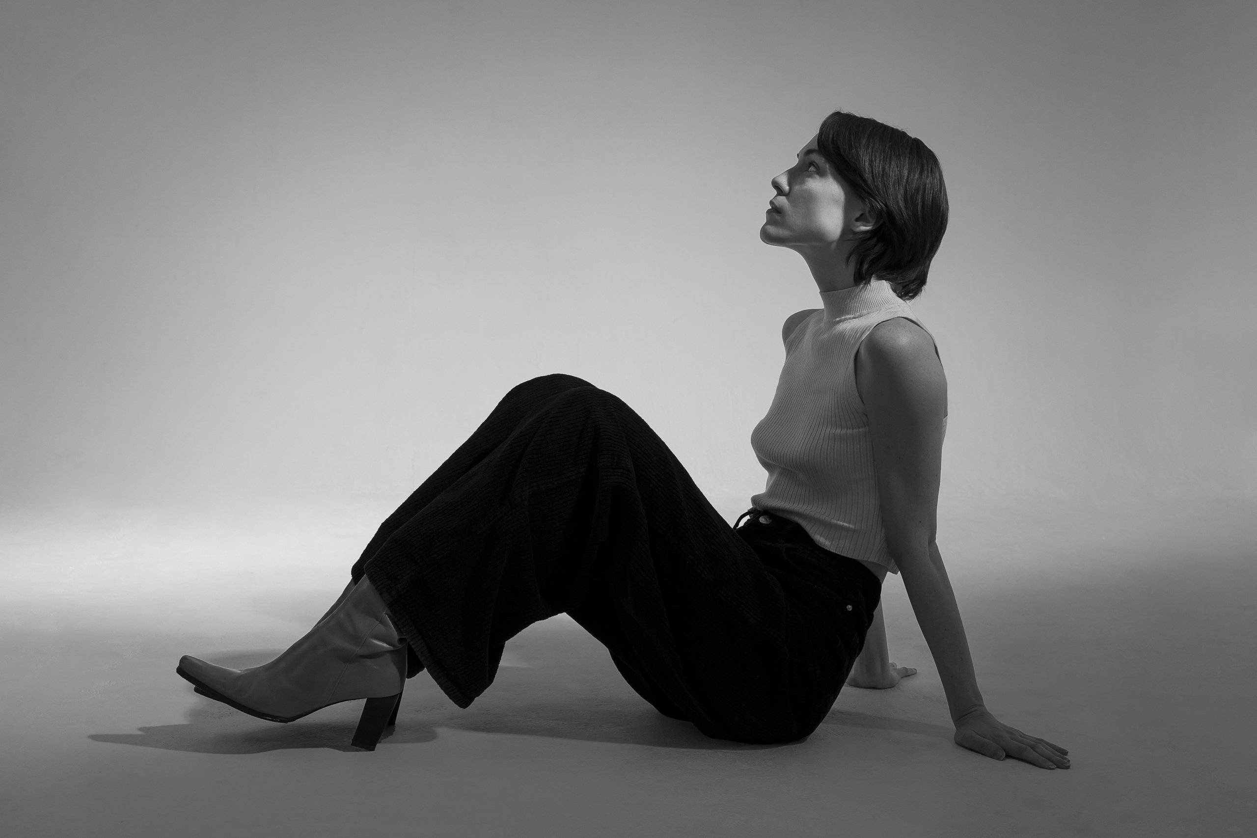 Black & White studio portrait session NYC. Alice Bell — Wedding photographer in New York