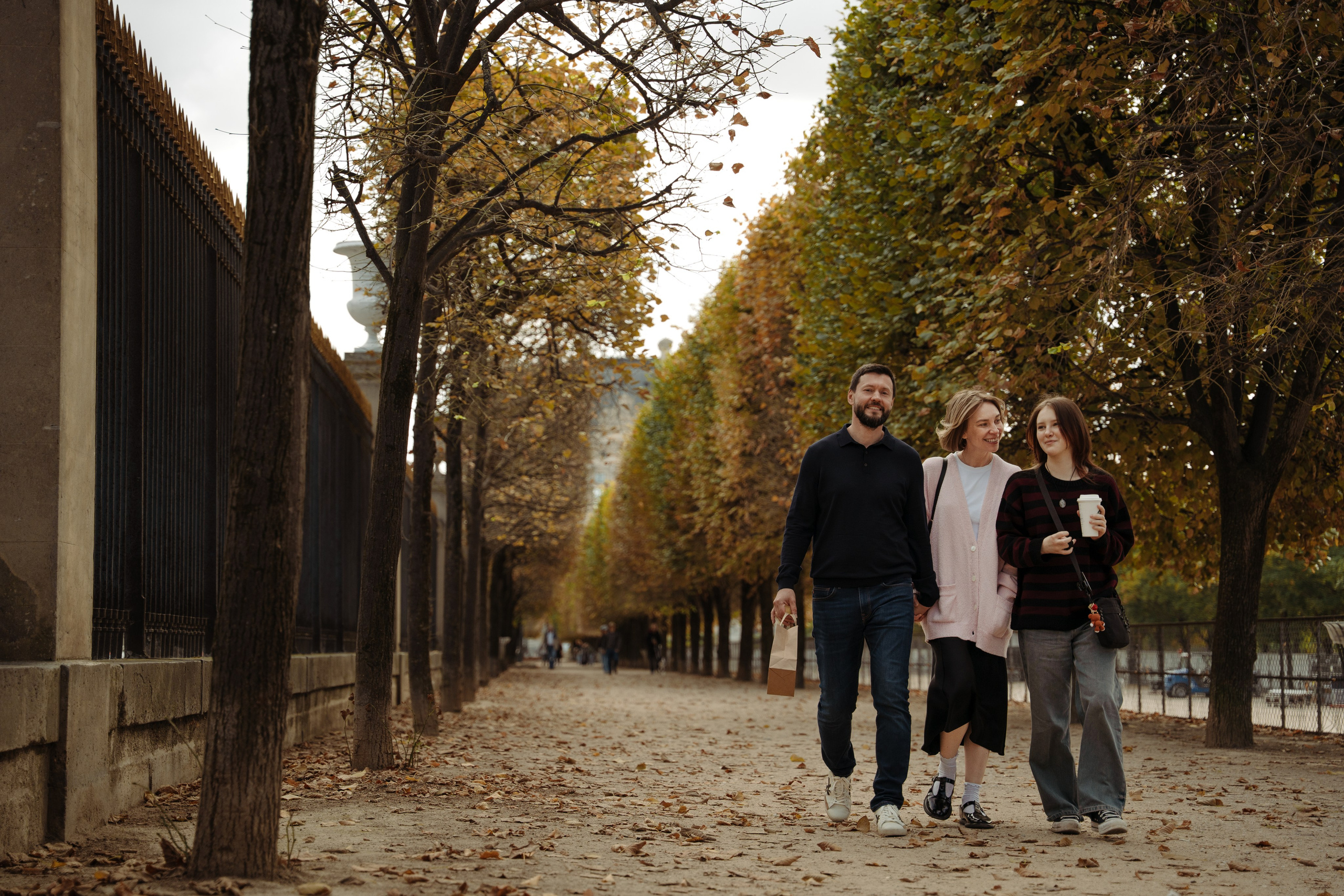 Family of 3 — the morning stroll. Фотограф в Париже Полина Осипова