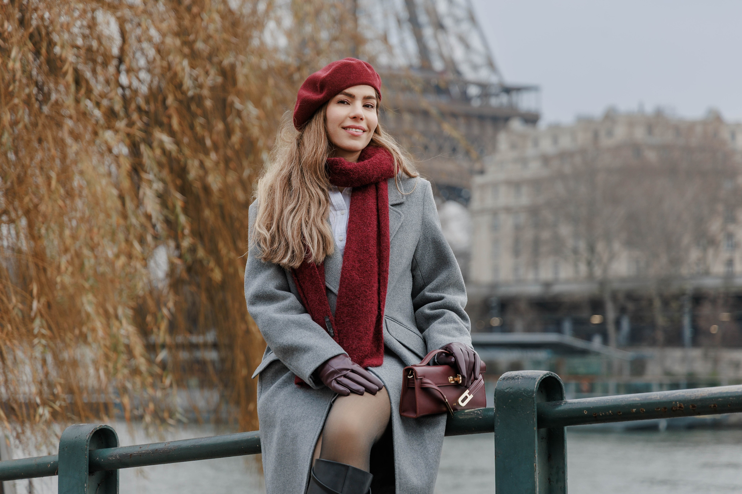 Bir-Hakeim Bridge in Paris — The Iconic Location for Luxury Proposal & Elopement Photography. Photographe à Paris