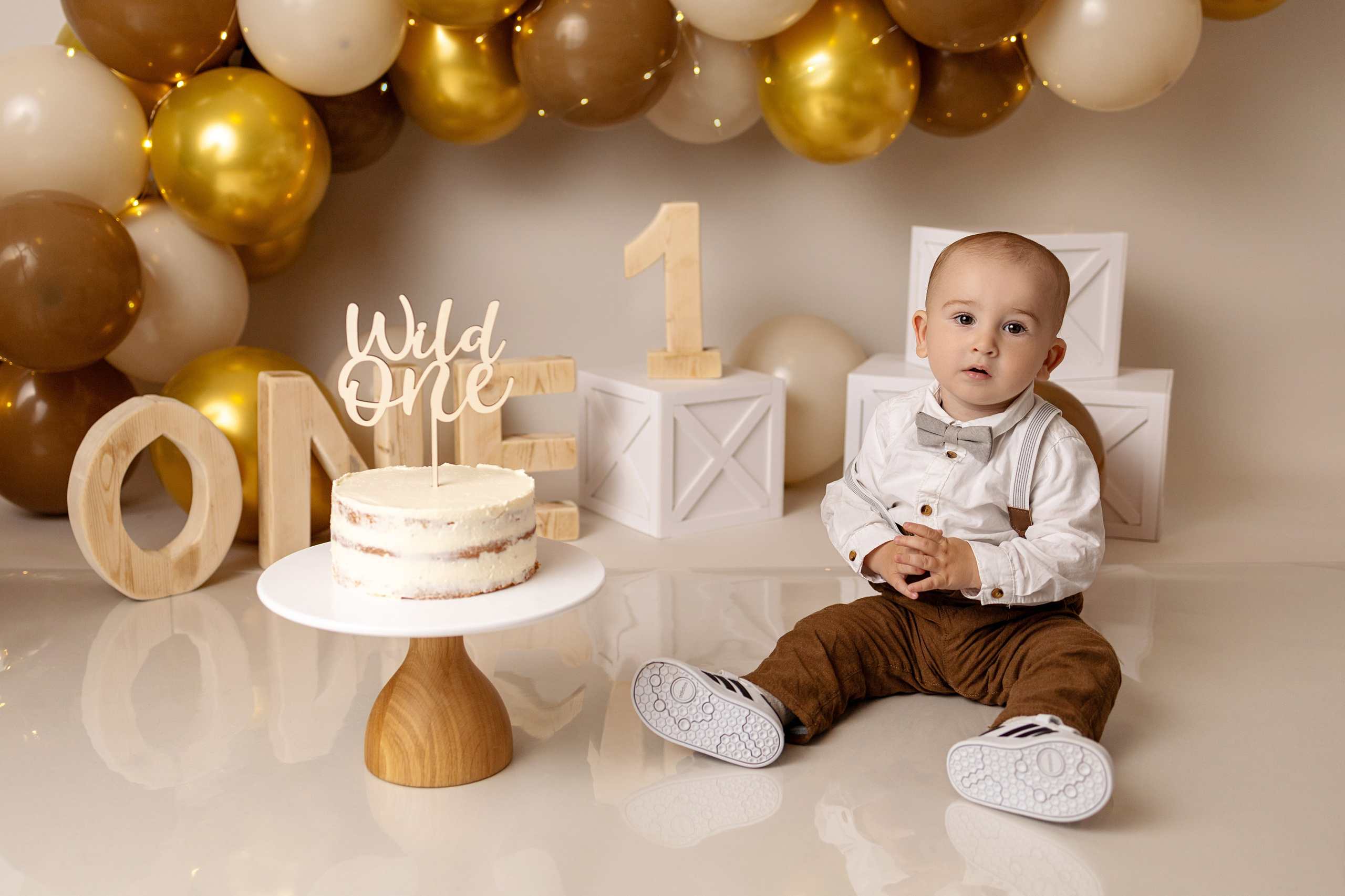 Erste Geburtstag „Cake Smash“. Neugeborene- Schwangerschaft- und Kinder Fotografin in Lehre