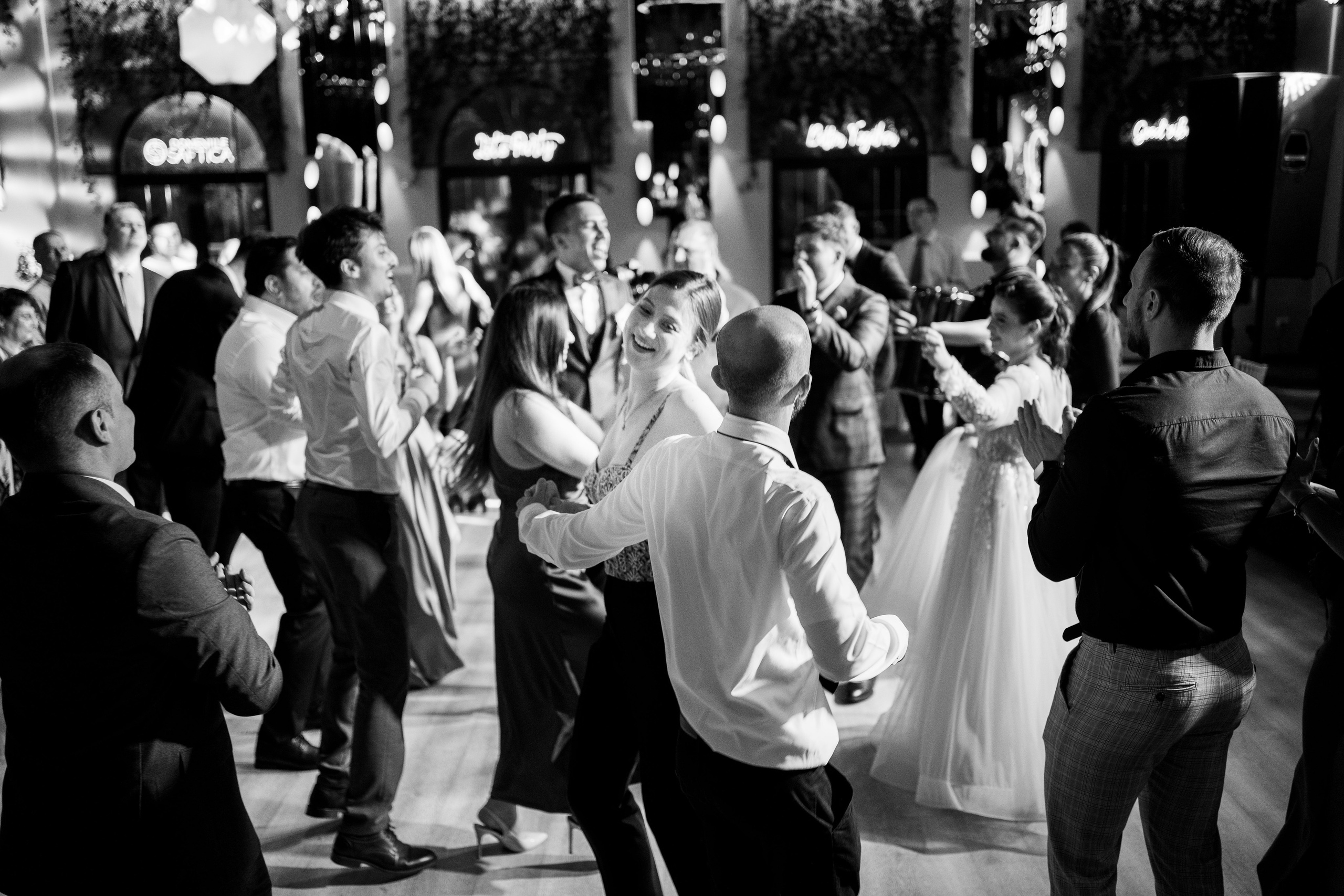 PARTY. Gabriel Florea — Fotograf nuntă București