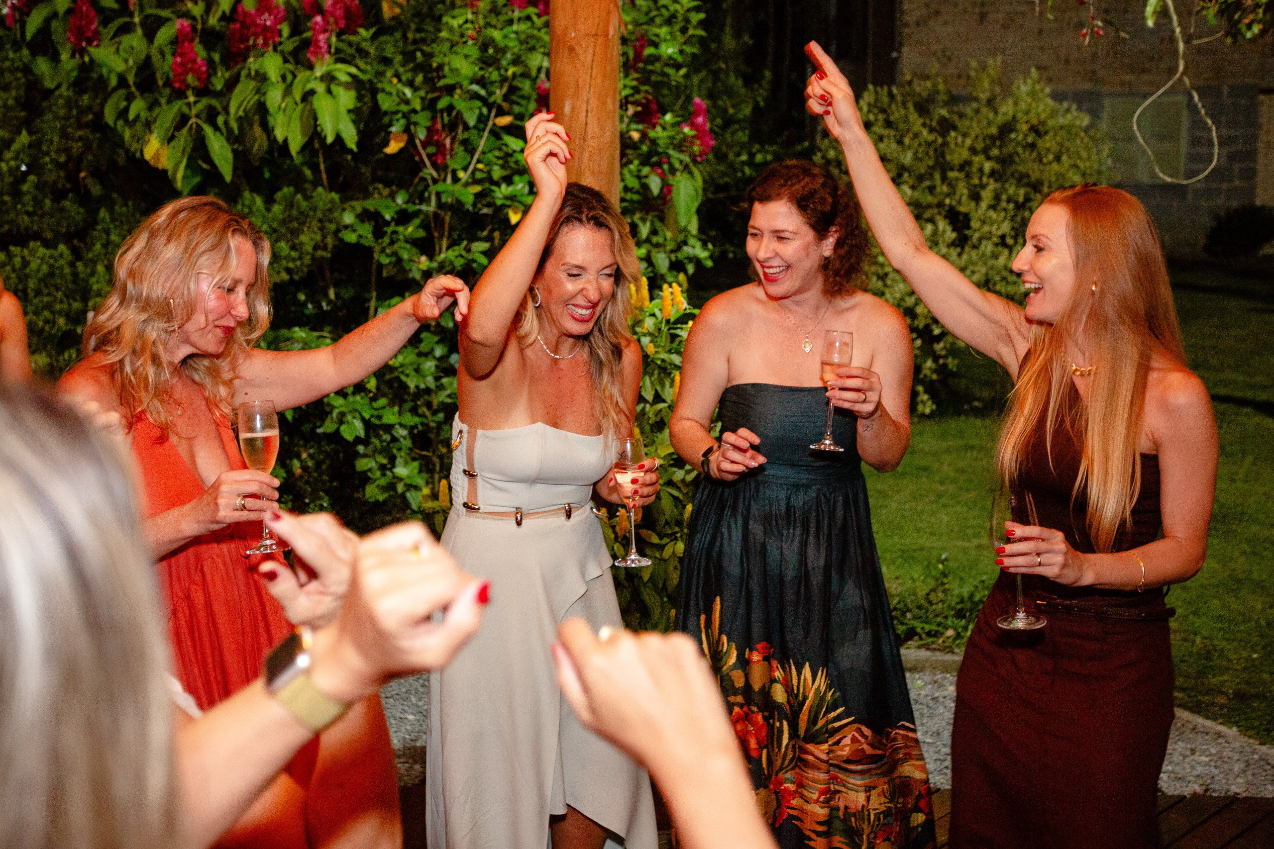 Comemoração de aniversário em uma vinícola no pôr do sol — Ivana Oleskovicz