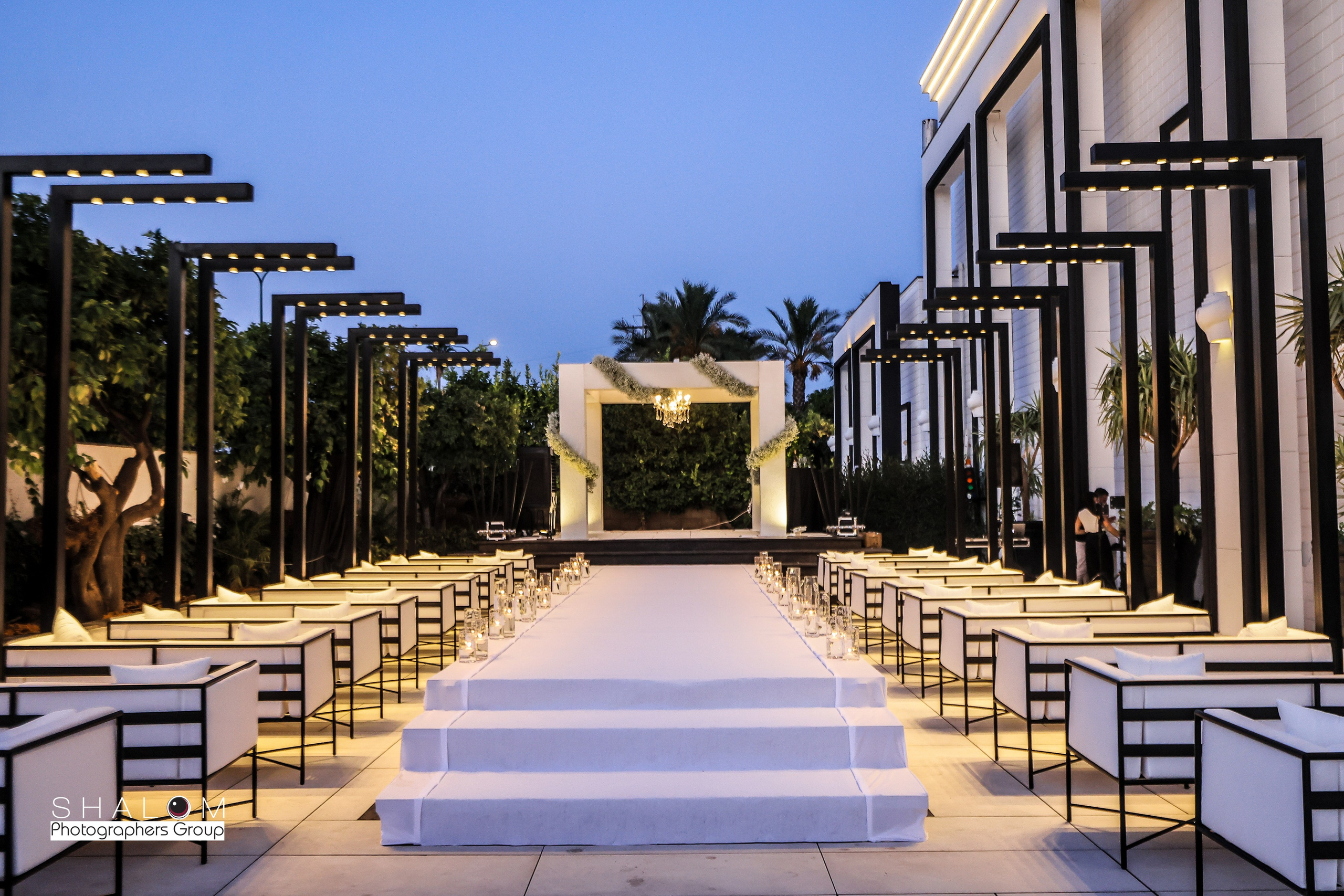 VIA / BASICO. Wedding and events photographers Studio Shalom