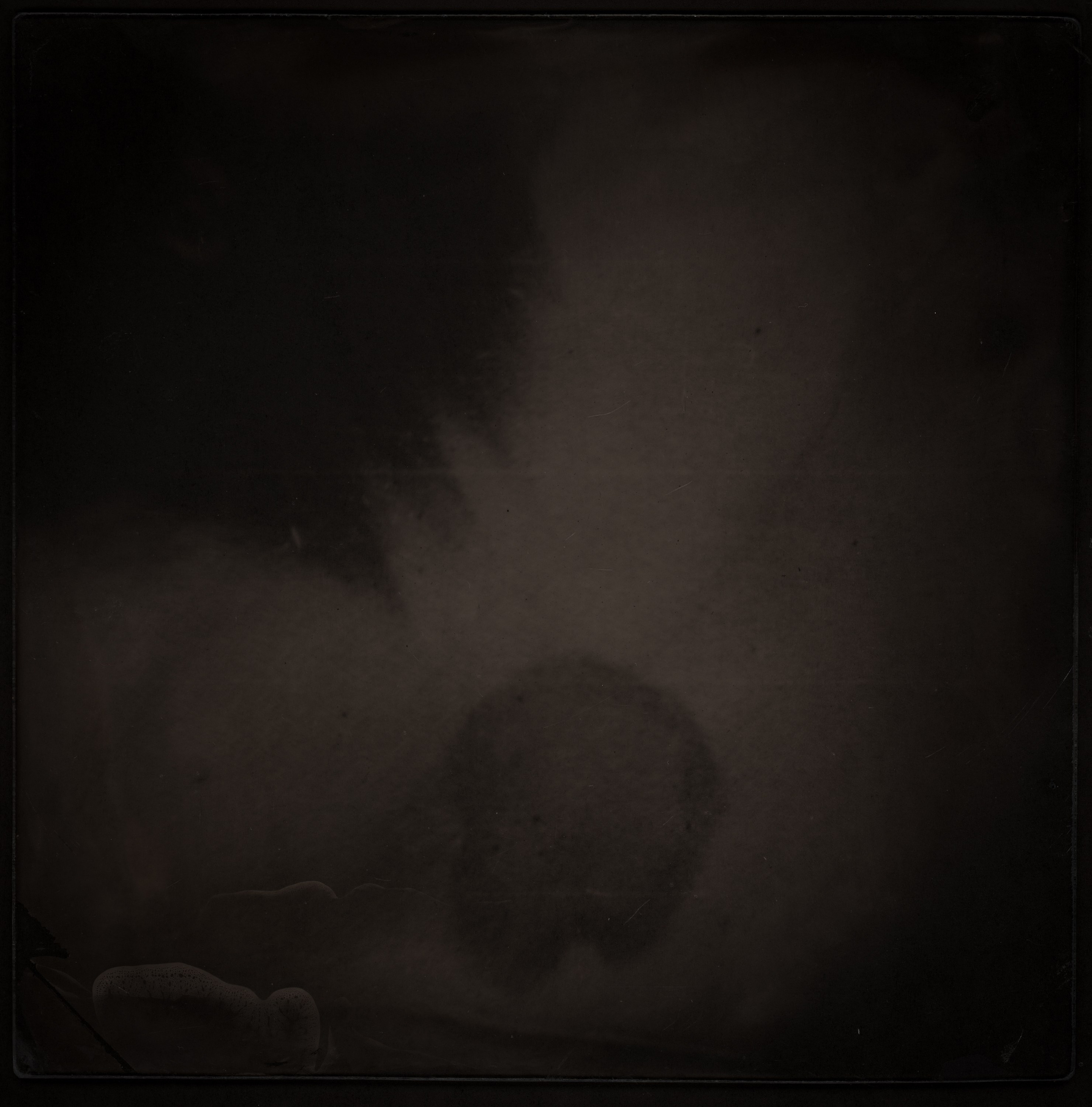 APPARITIONE. Adriano Escanhuela — Experimental