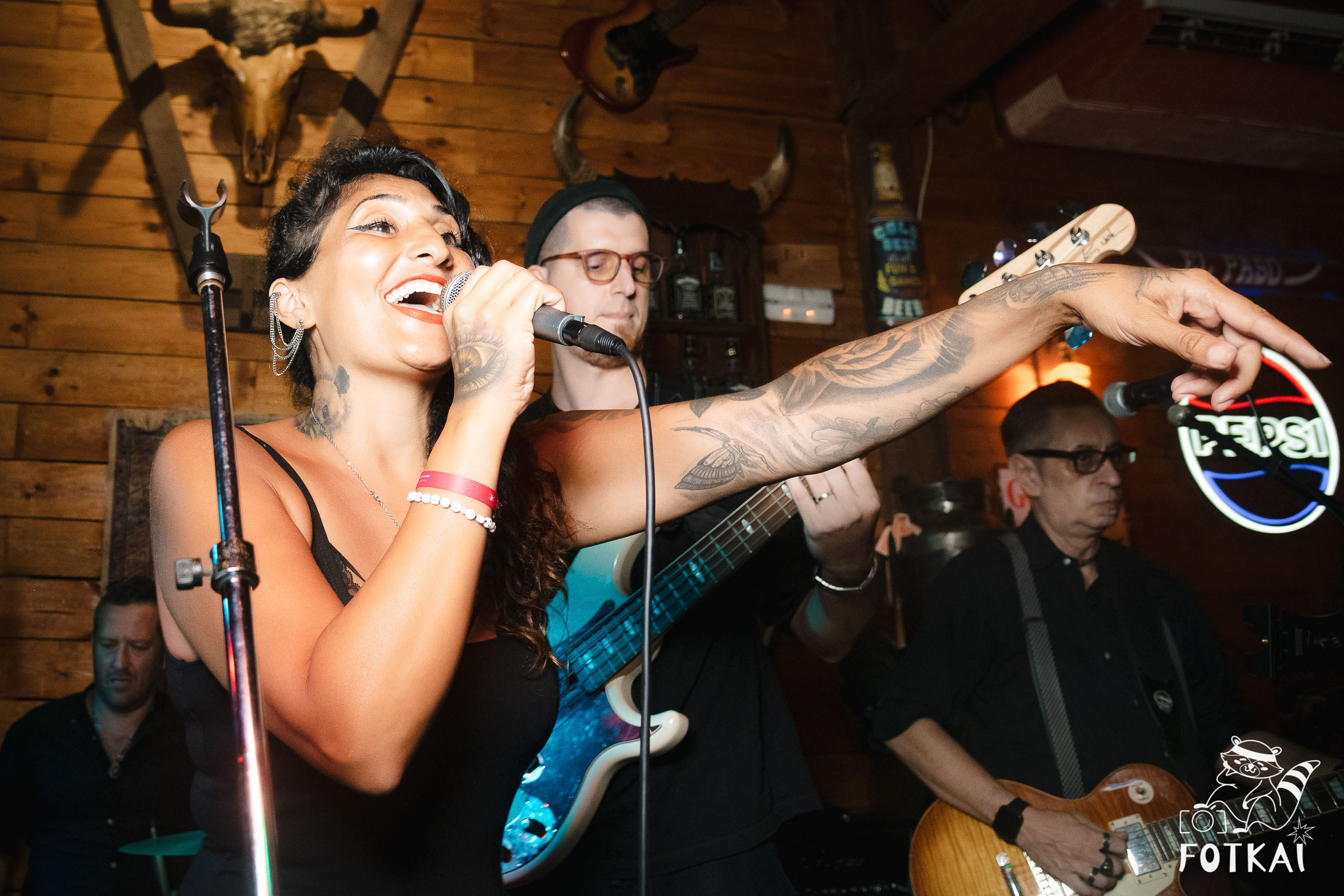 El Paso Rock Bar Torrevieja: Reportaje fotográfico 19.09.25 | FOTKAI