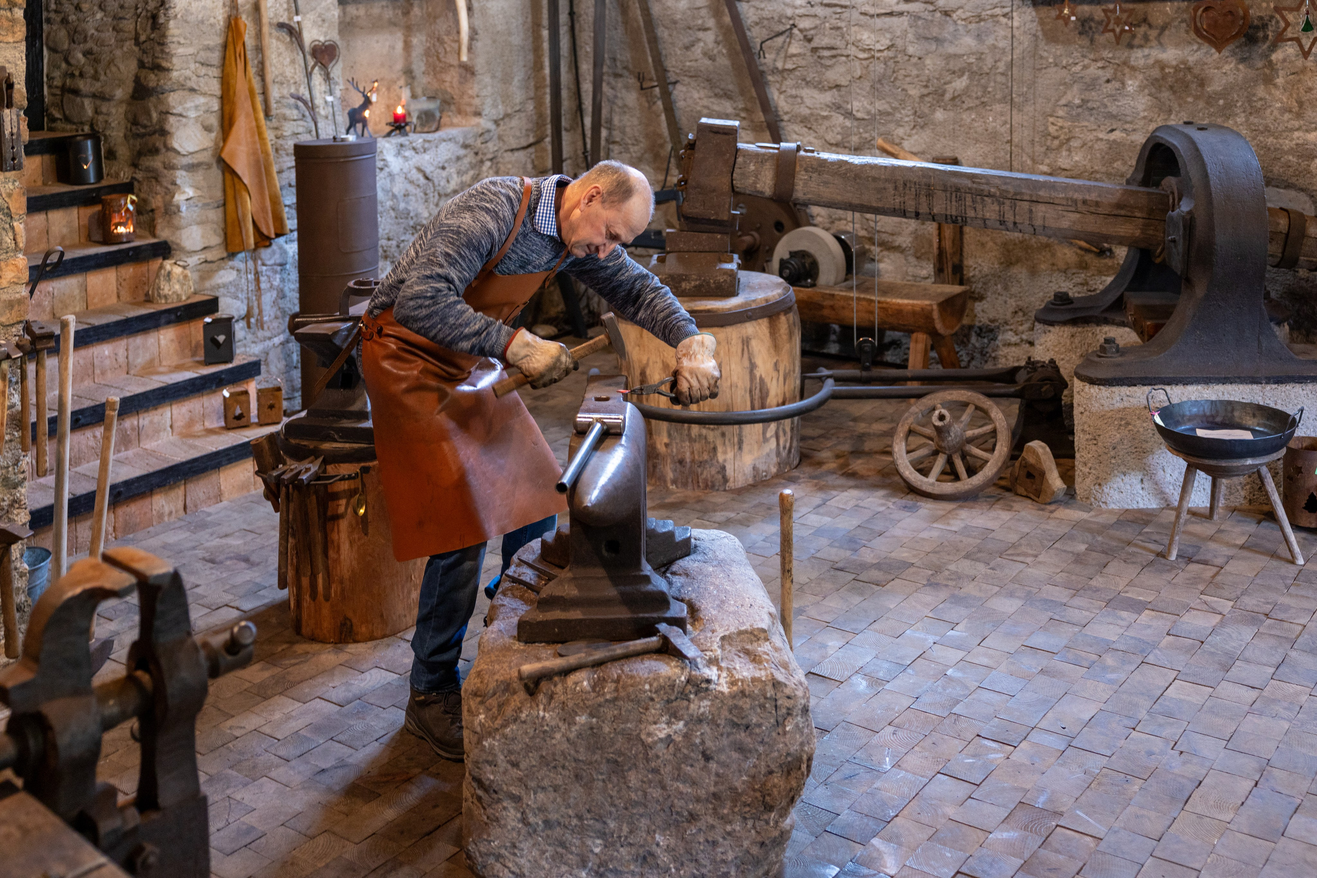 Schmied, Goldegg, 2024. Guzel Kolobova| Fotografin| Salzburg