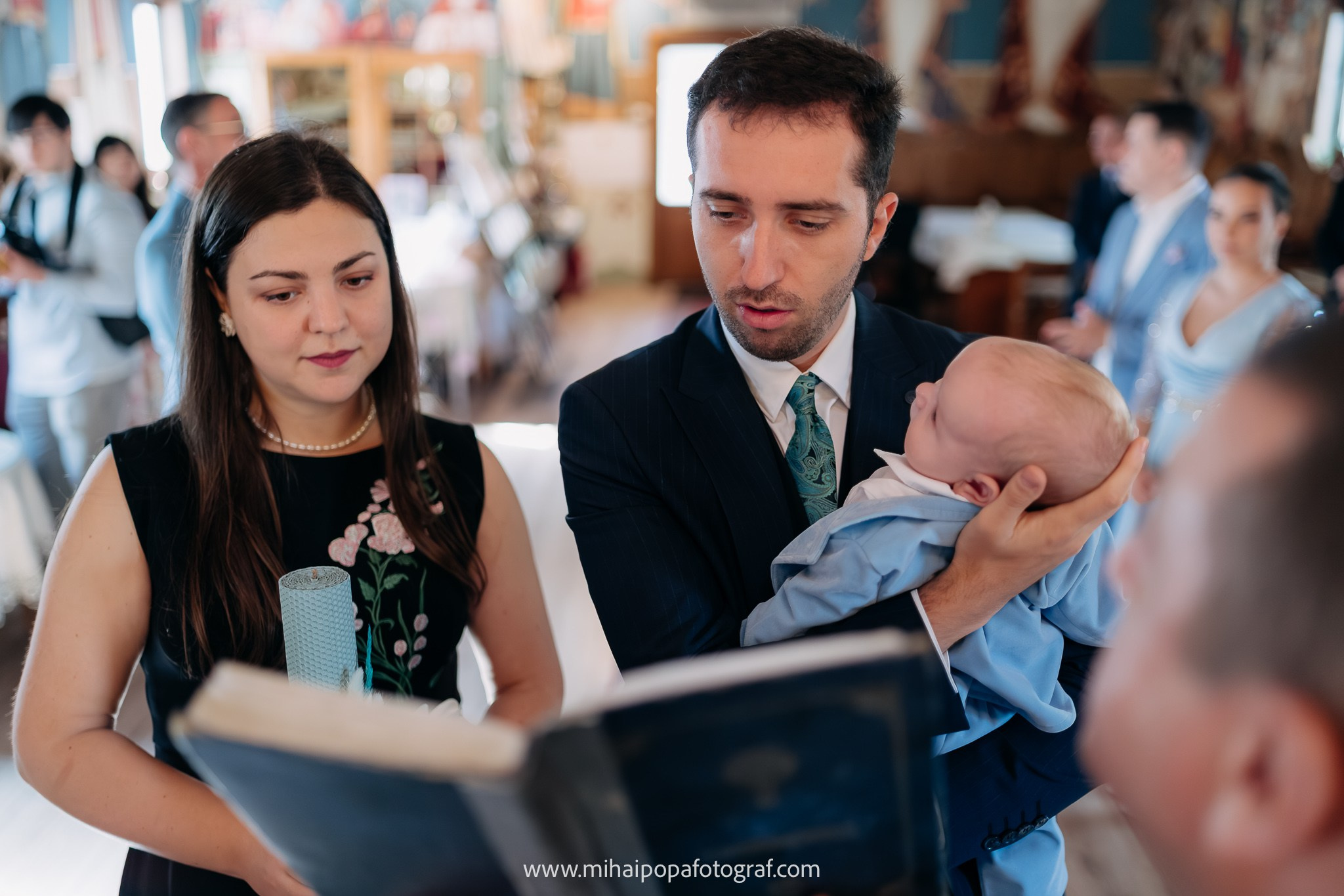 Fotograf de botez în Bucuresti| Mihai Popa Fotograf. Fotograf Nuntă & Botez București - Mihai Popa | Dincolo de oameni, imortalizez emoții!