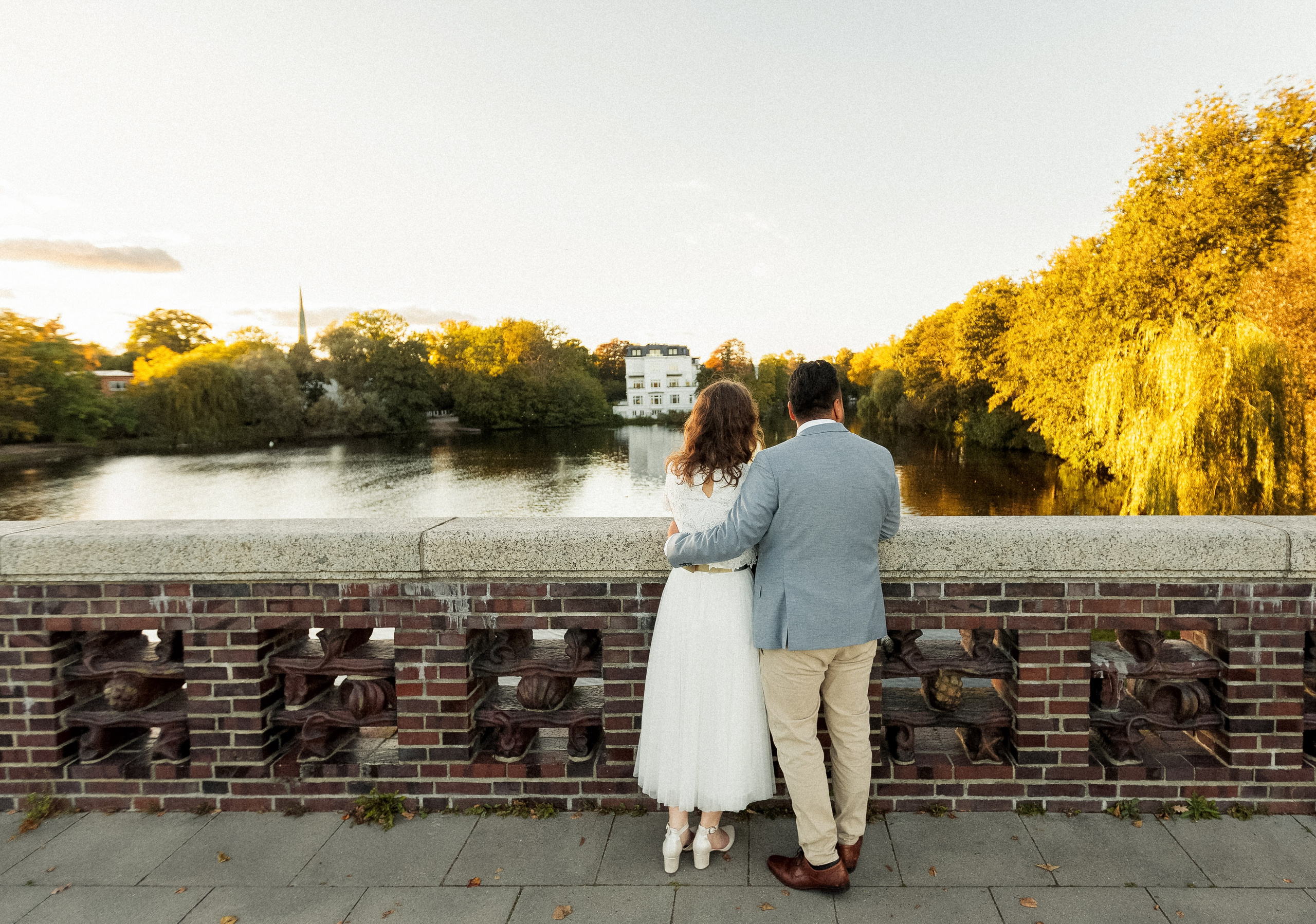 Traumhochzeit im Bobby Reich | Moderne Liebe am Hamburger Alsterufer. Hochzeitsfotograf und Hochzeitsvideograf aus Hamburg | Roka21Film