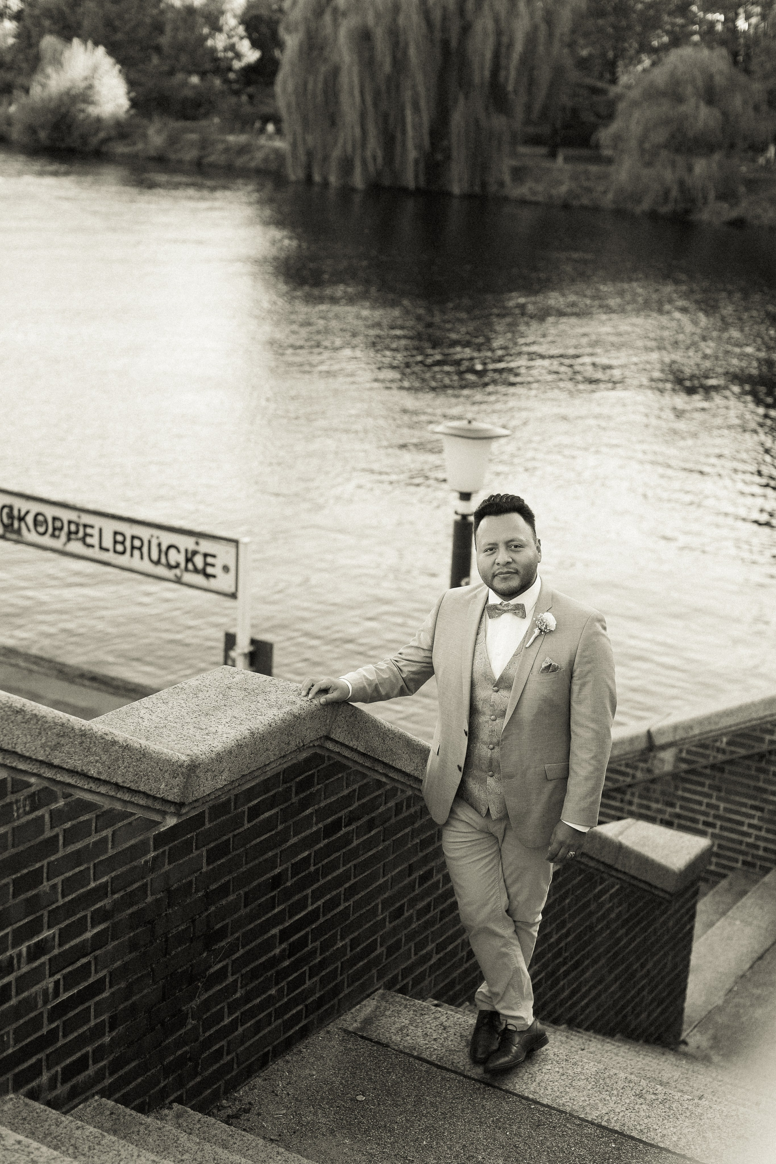 Traumhochzeit im Bobby Reich | Moderne Liebe am Hamburger Alsterufer. Hochzeitsfotograf und Hochzeitsvideograf aus Hamburg | Roka21Film